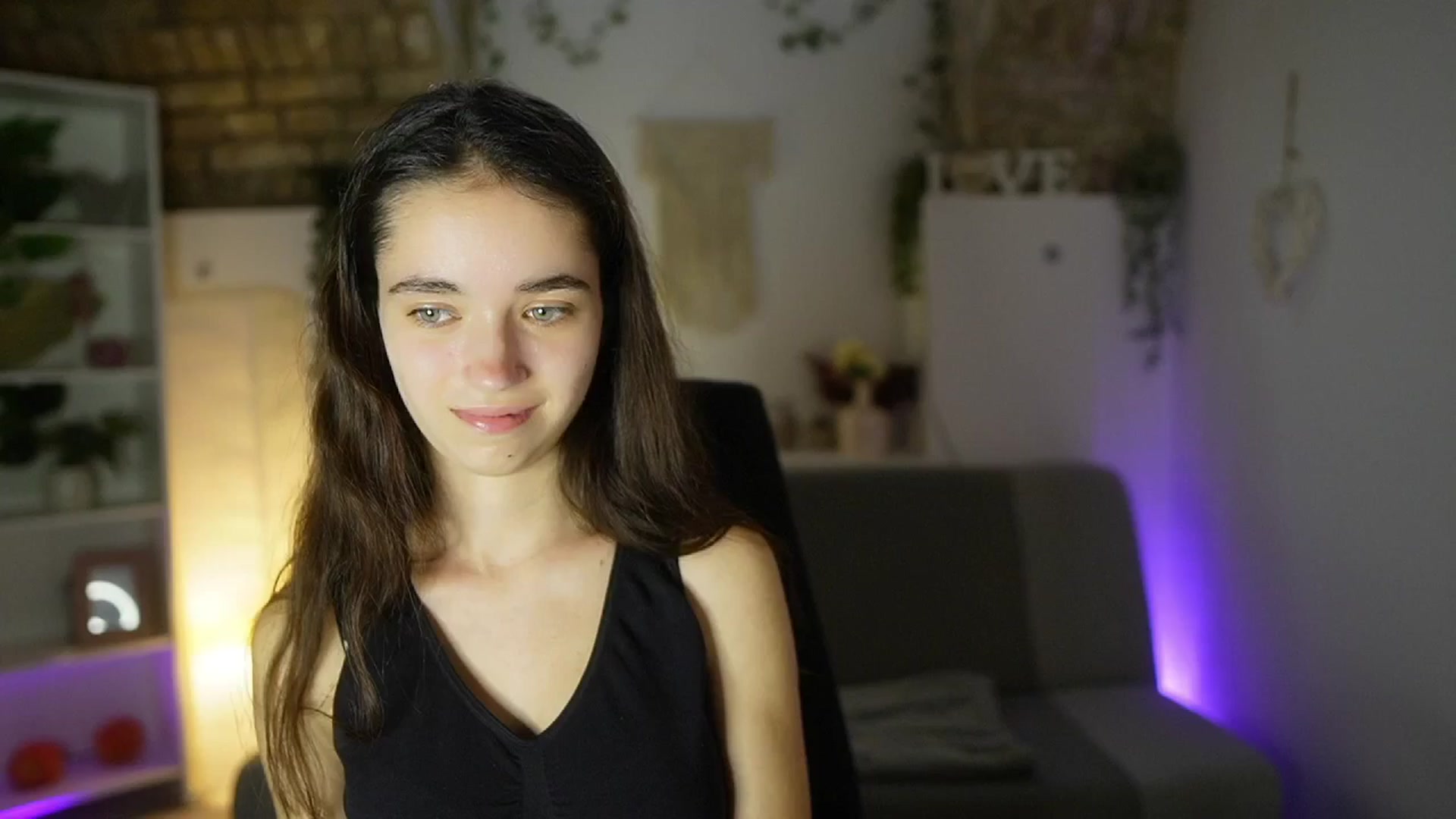 Gallery image thumbnail from Gia_Paige18's myfreecams stream on, 06/15/2025, 17:22 image 17 of 20
