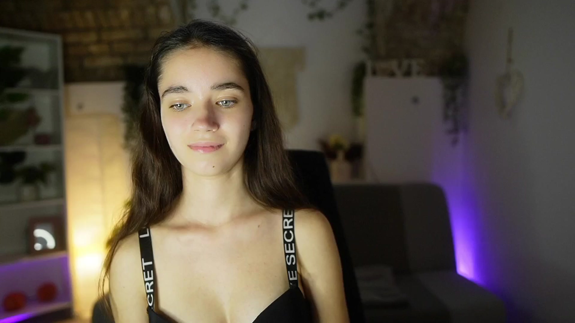 Gallery image thumbnail from Gia_Paige18's myfreecams stream on, 06/15/2025, 17:22 image 19 of 20