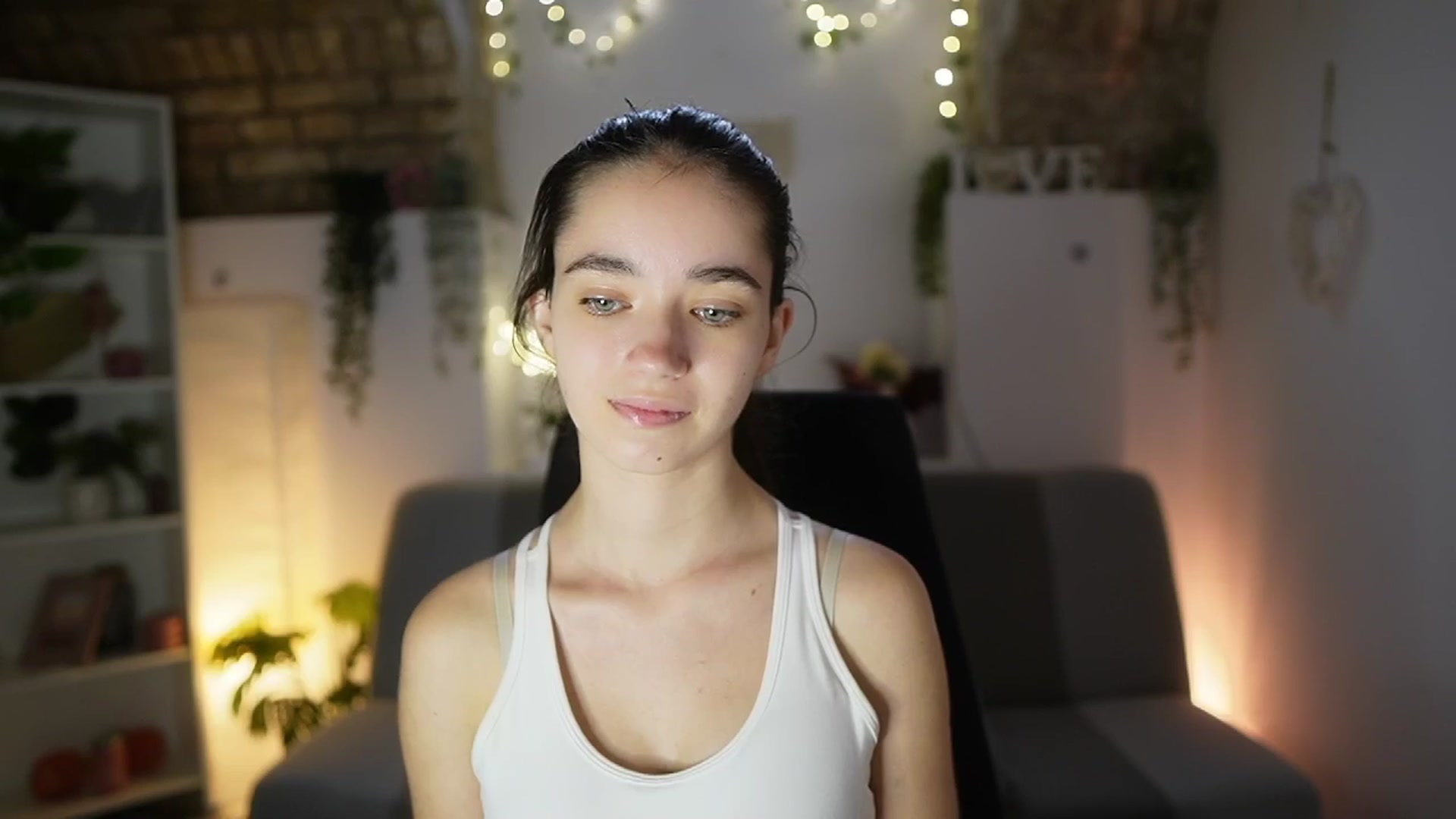 Gallery image thumbnail from Gia_Paige18's myfreecams stream on, 06/19/2025, 12:02 image 17 of 20