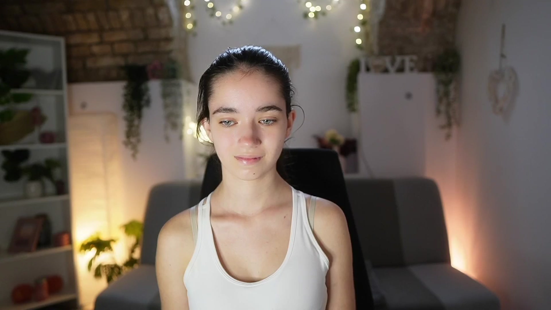Gallery image thumbnail from Gia_Paige18's myfreecams stream on, 06/19/2025, 12:02 image 14 of 20