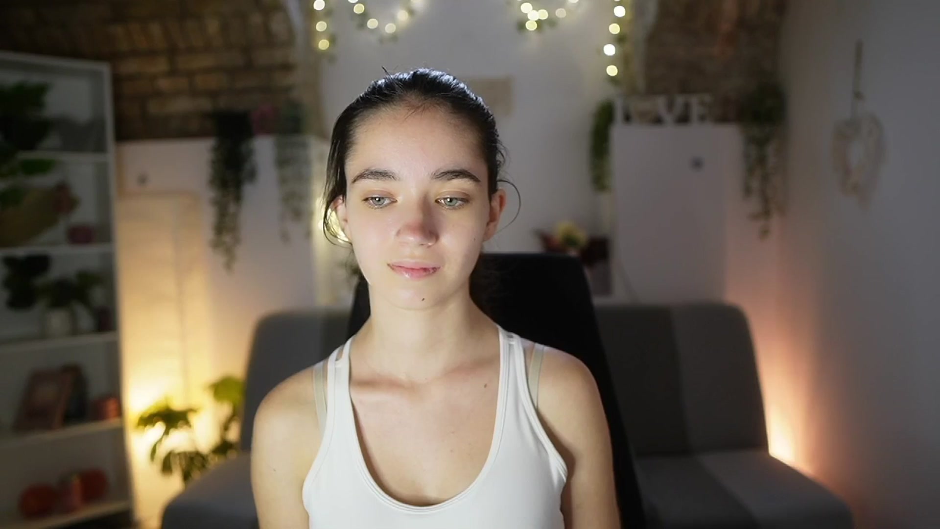 Gallery image thumbnail from Gia_Paige18's myfreecams stream on, 06/19/2025, 12:02 image 18 of 20