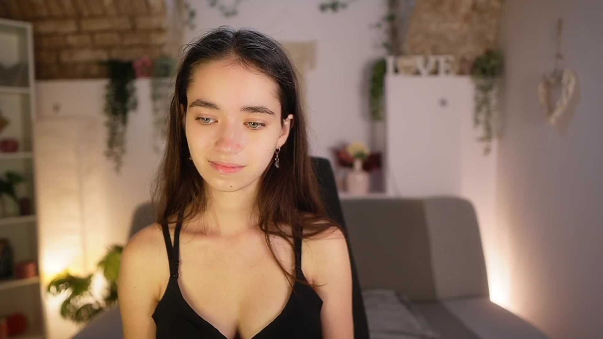 Gallery image thumbnail from Gia_Paige18's myfreecams stream on, 06/24/2025, 13:06 image 18 of 20