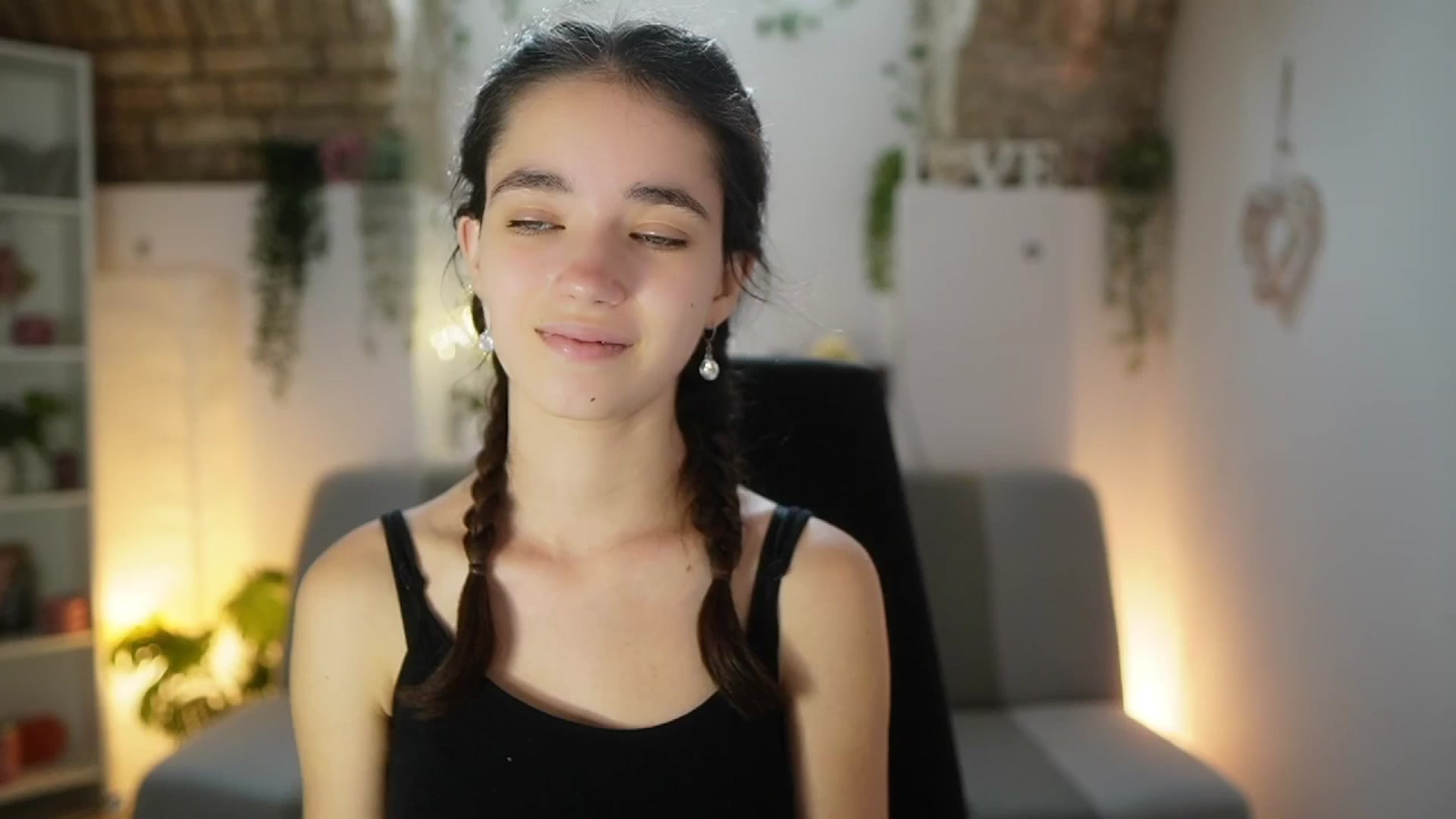 Gallery image thumbnail from Gia_Paige18's myfreecams stream on, 06/26/2025, 08:38 image 8 of 20