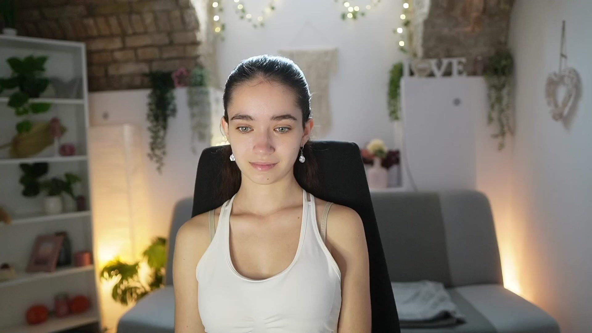 Gallery image thumbnail from Gia_Paige18's myfreecams stream on, 06/30/2025, 07:42 image 15 of 20