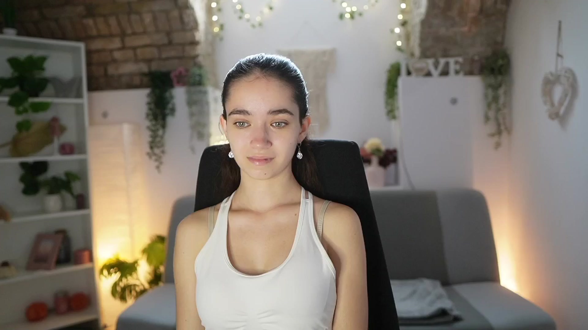 Gallery image thumbnail from Gia_Paige18's myfreecams stream on, 06/30/2025, 07:42 image 17 of 20