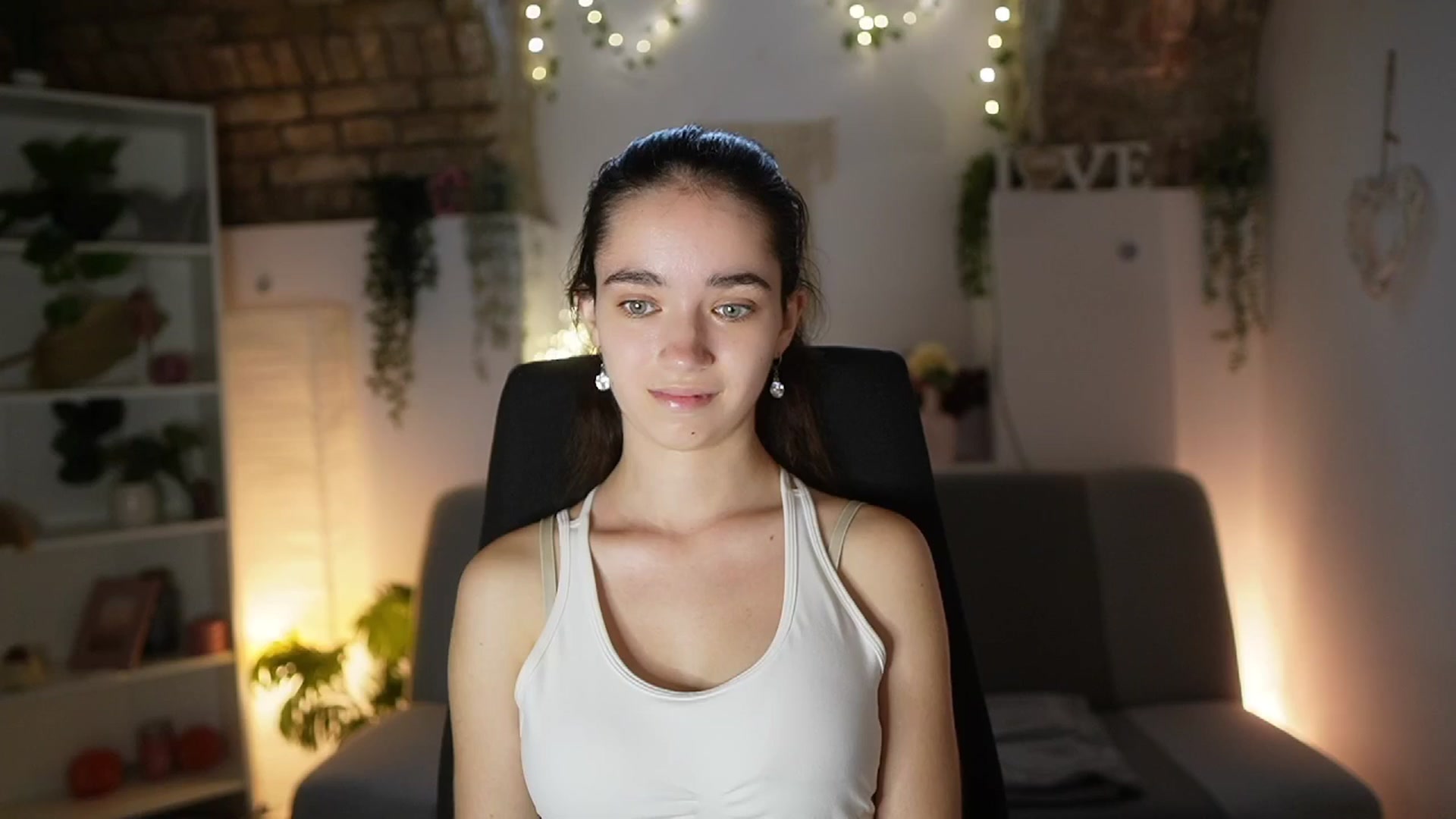 Gallery image thumbnail from Gia_Paige18's myfreecams stream on, 06/30/2025, 12:03 image 9 of 20