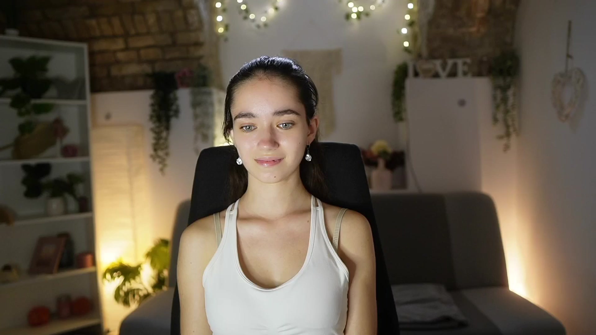 Gallery image thumbnail from Gia_Paige18's myfreecams stream on, 06/30/2025, 12:03 image 17 of 20