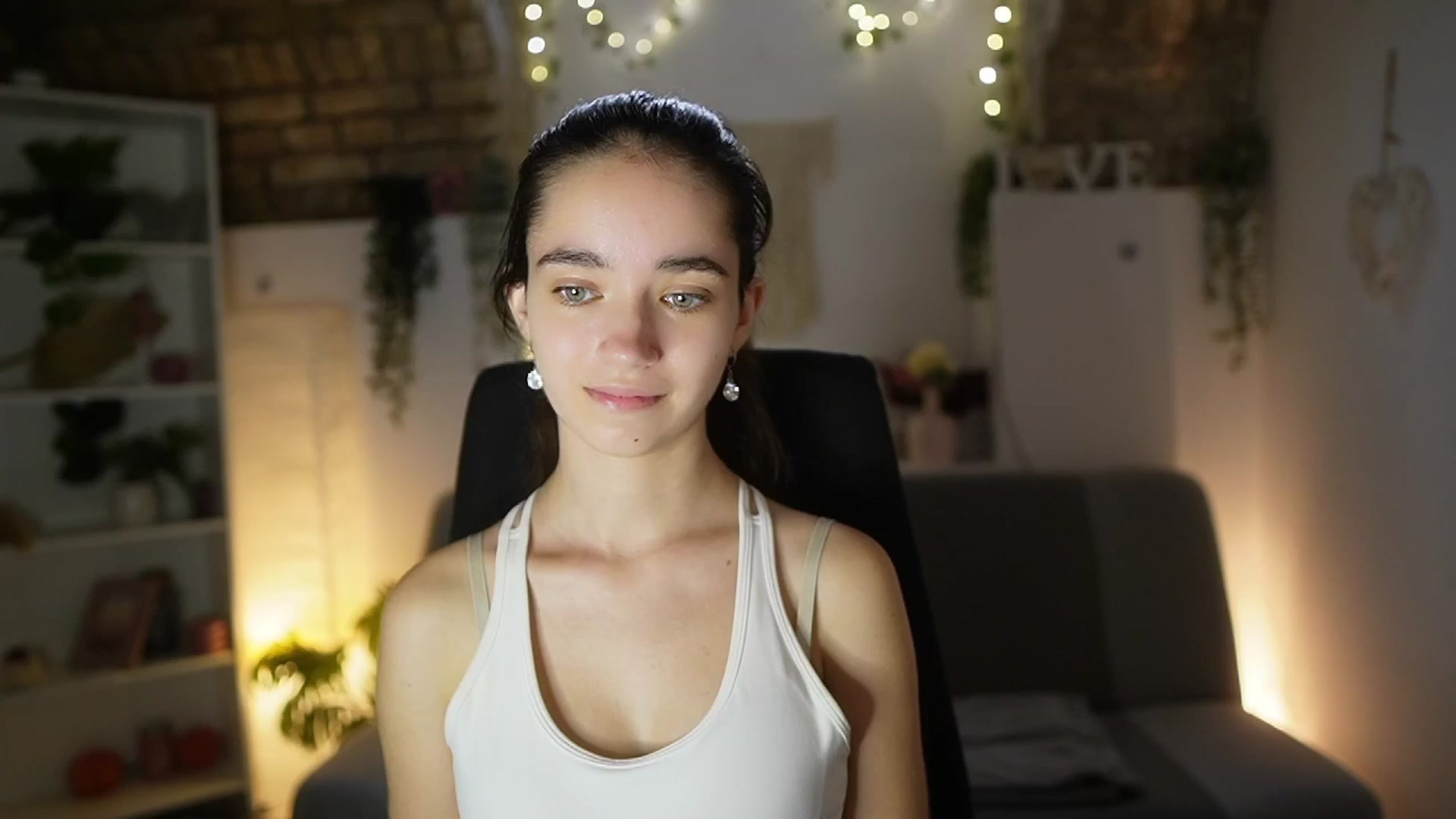 Gallery image thumbnail from Gia_Paige18's myfreecams stream on, 06/30/2025, 12:03 image 16 of 20