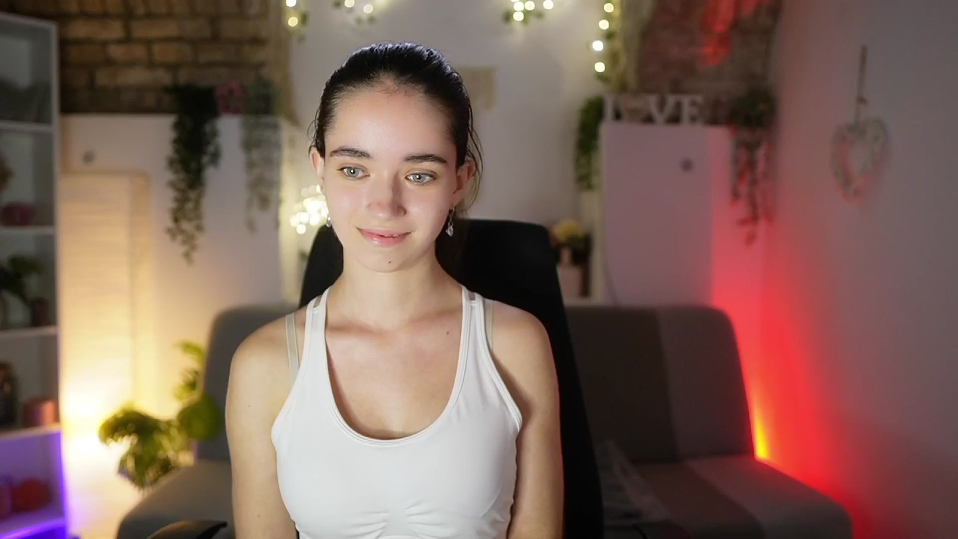 Gallery image thumbnail from Gia_Paige18's myfreecams stream on, 07/18/2025, 17:03 image 15 of 20