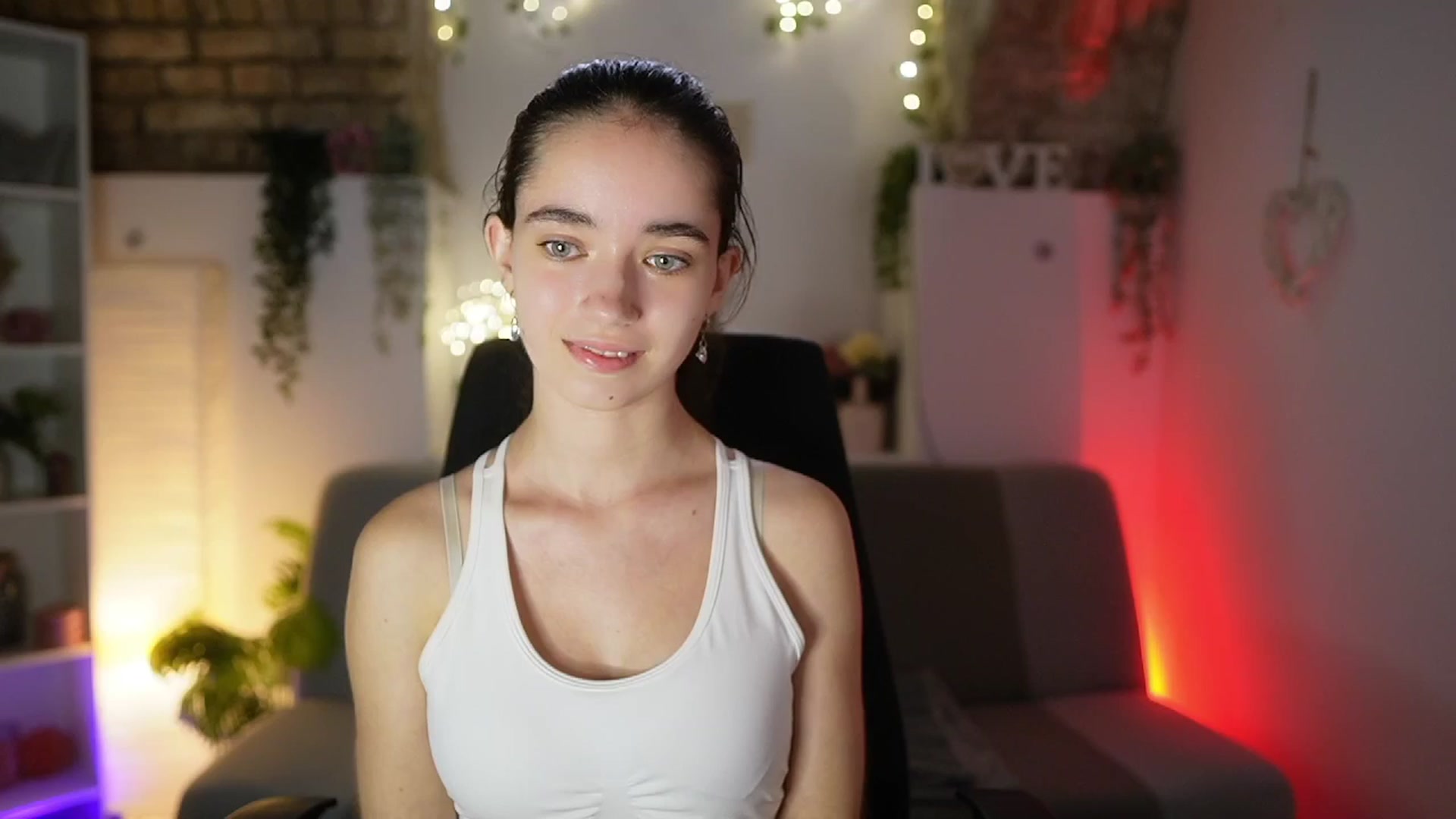Gallery image thumbnail from Gia_Paige18's myfreecams stream on, 07/18/2025, 17:03 image 16 of 20