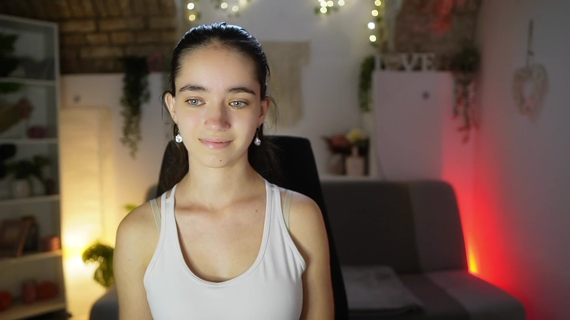 Gallery image thumbnail from Gia_Paige18's myfreecams stream on, 08/06/2025, 11:00 image 12 of 20