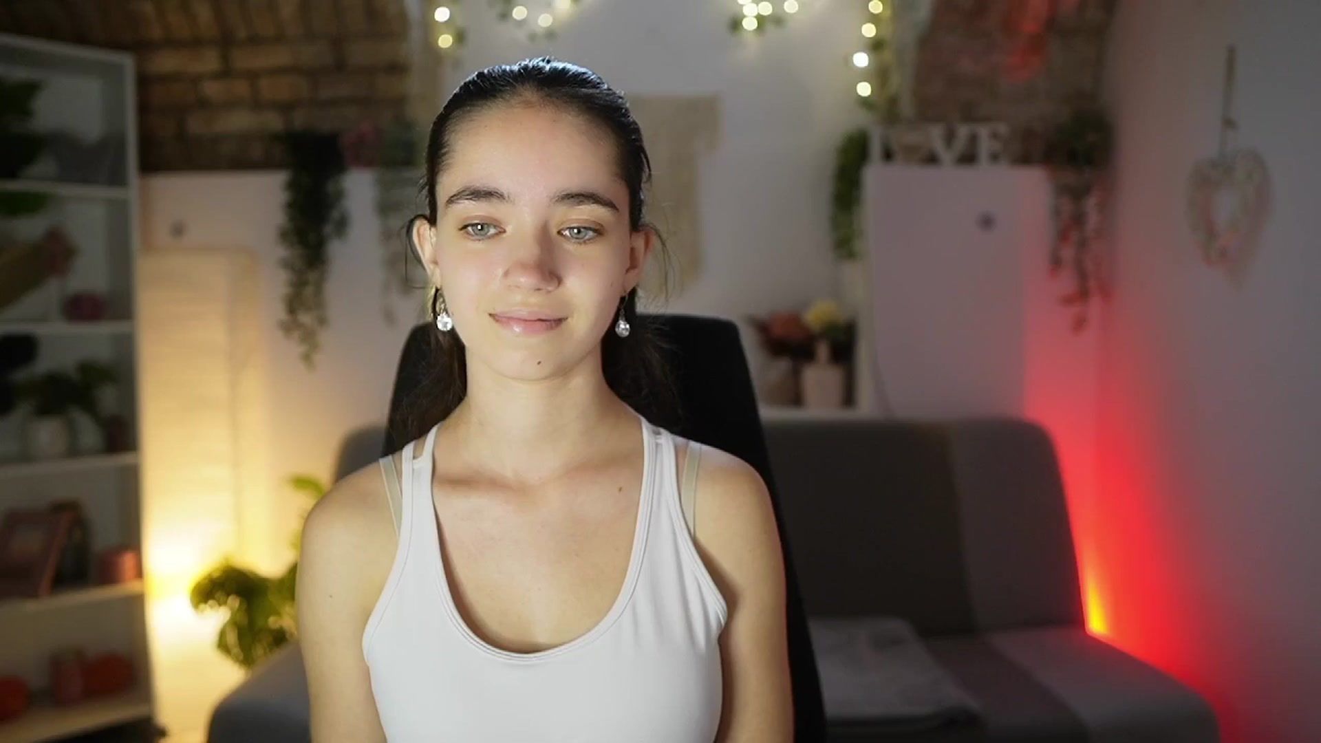 Gallery image thumbnail from Gia_Paige18's myfreecams stream on, 08/06/2025, 11:00 image 6 of 20