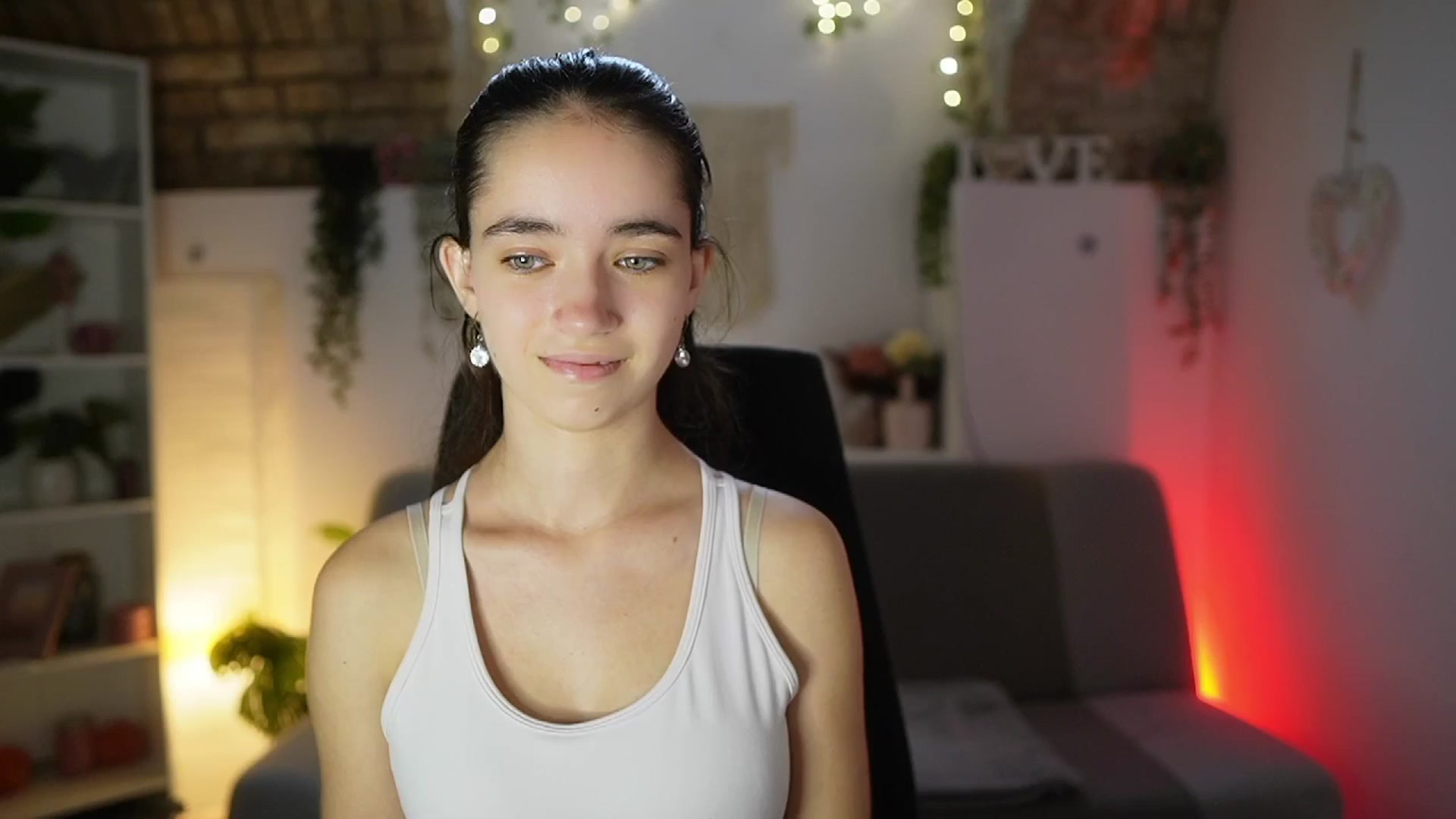 Gallery image thumbnail from Gia_Paige18's myfreecams stream on, 08/06/2025, 11:00 image 3 of 20