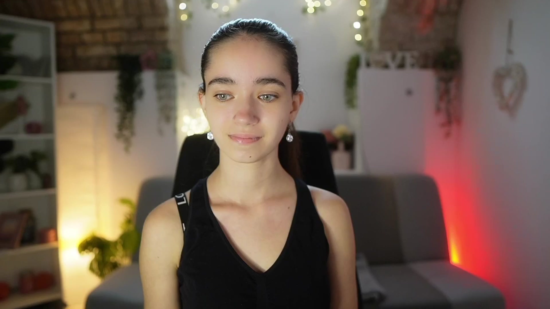 Gallery image thumbnail from Gia_Paige18's myfreecams stream on, 08/07/2025, 10:24 image 8 of 20