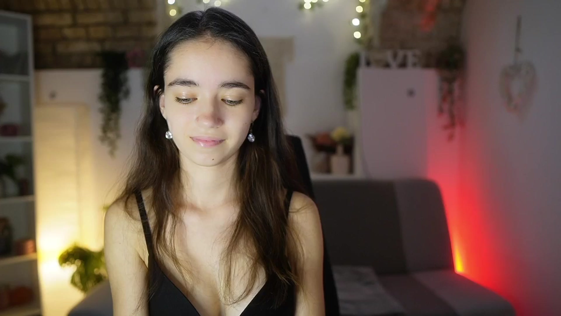 Gallery image thumbnail from Gia_Paige18's myfreecams stream on, 08/08/2025, 13:02 image 9 of 20