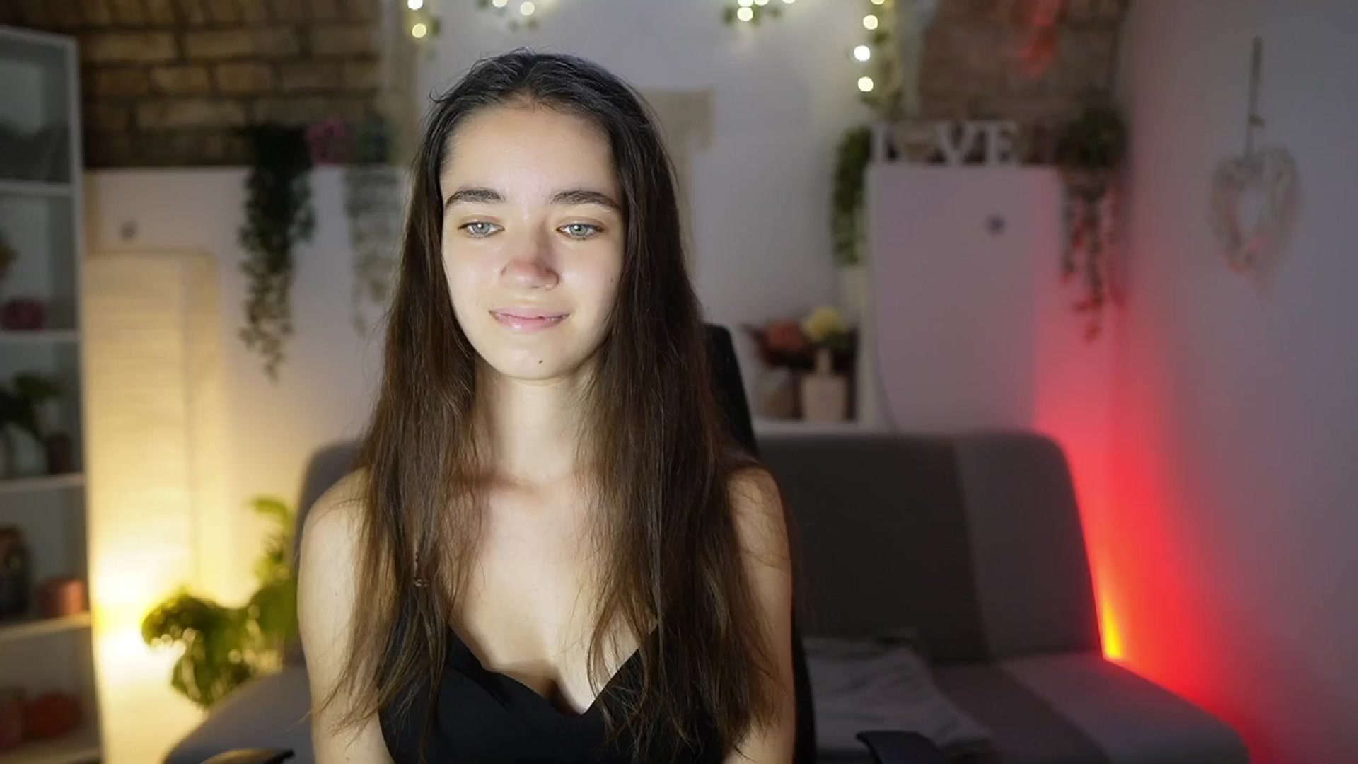 Gallery image thumbnail from Gia_Paige18's myfreecams stream on, 08/10/2025, 13:01 image 1 of 20
