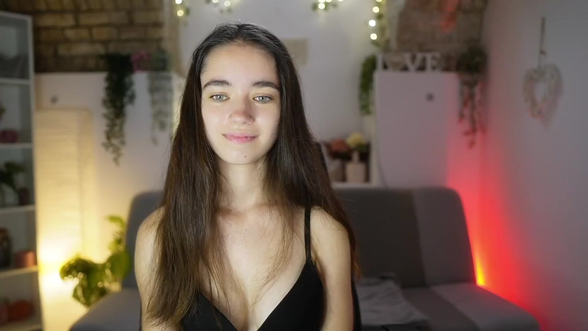Gallery image thumbnail from Gia_Paige18's myfreecams stream on, 08/10/2025, 13:01 image 14 of 20