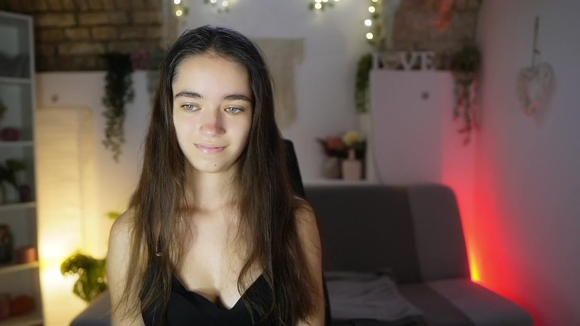 Gallery image thumbnail from Gia_Paige18's myfreecams stream on, 08/10/2025, 13:01 image 2 of 20