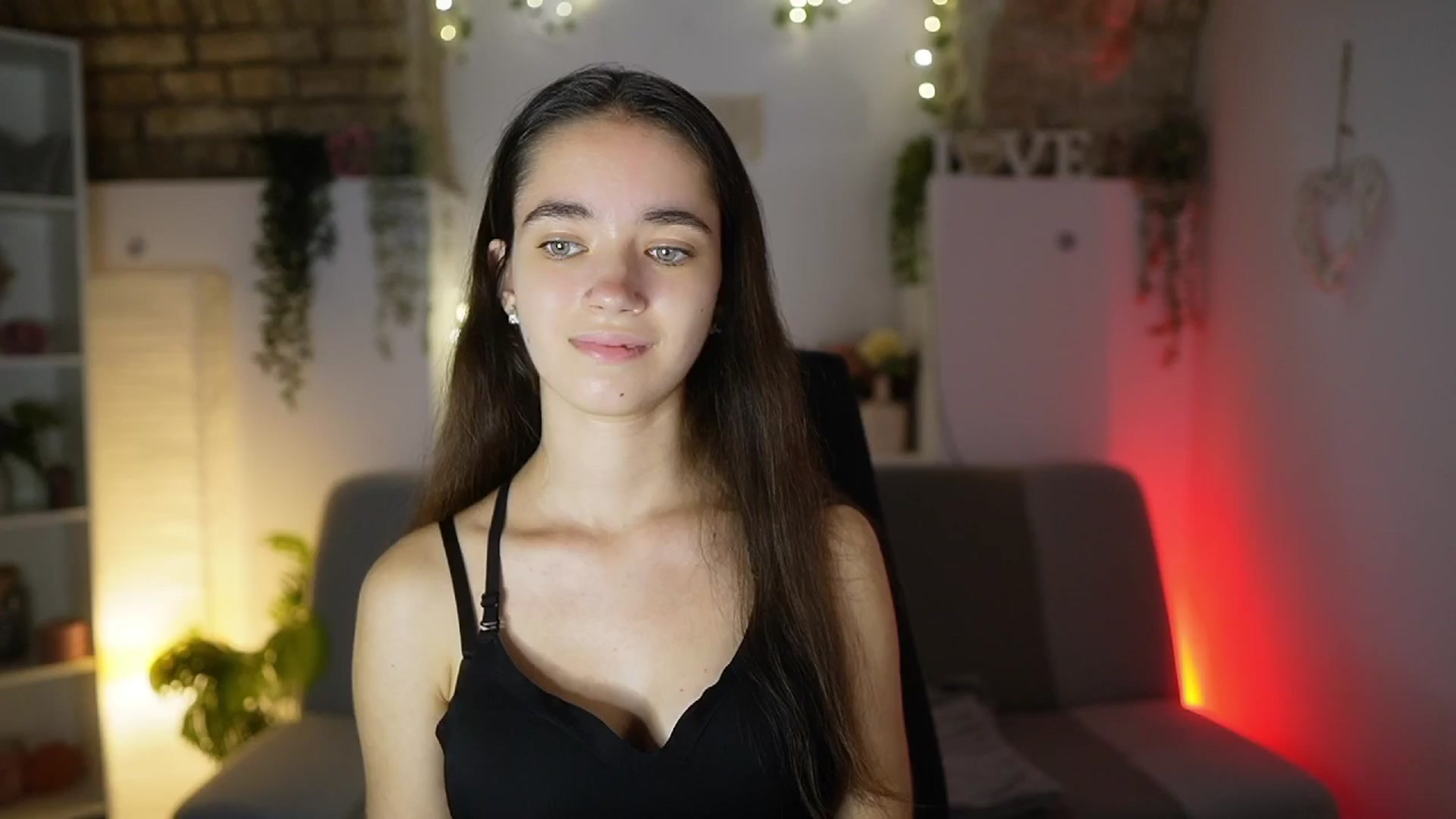 Gallery image thumbnail from Gia_Paige18's myfreecams stream on, 08/10/2025, 16:50 image 2 of 20