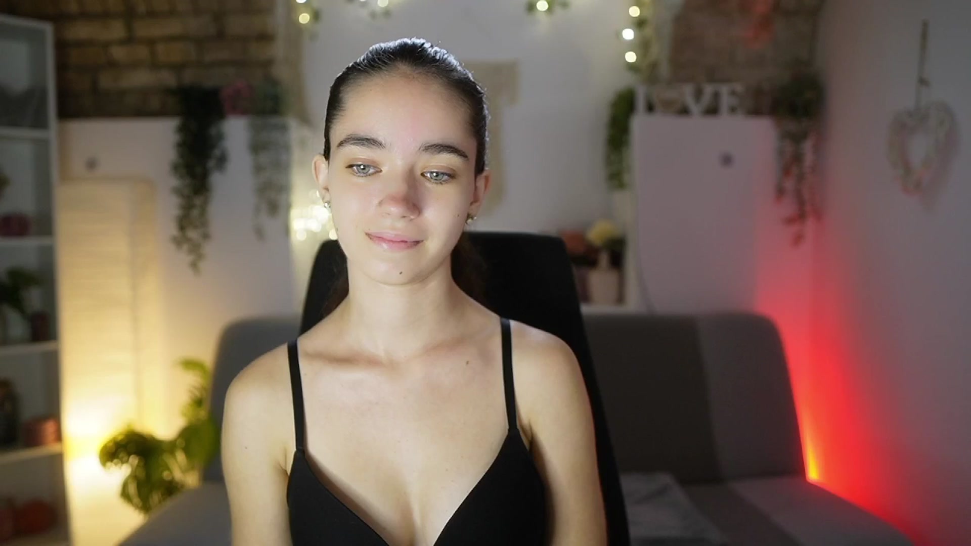 Gallery image thumbnail from Gia_Paige18's myfreecams stream on, 08/12/2025, 12:32 image 16 of 20