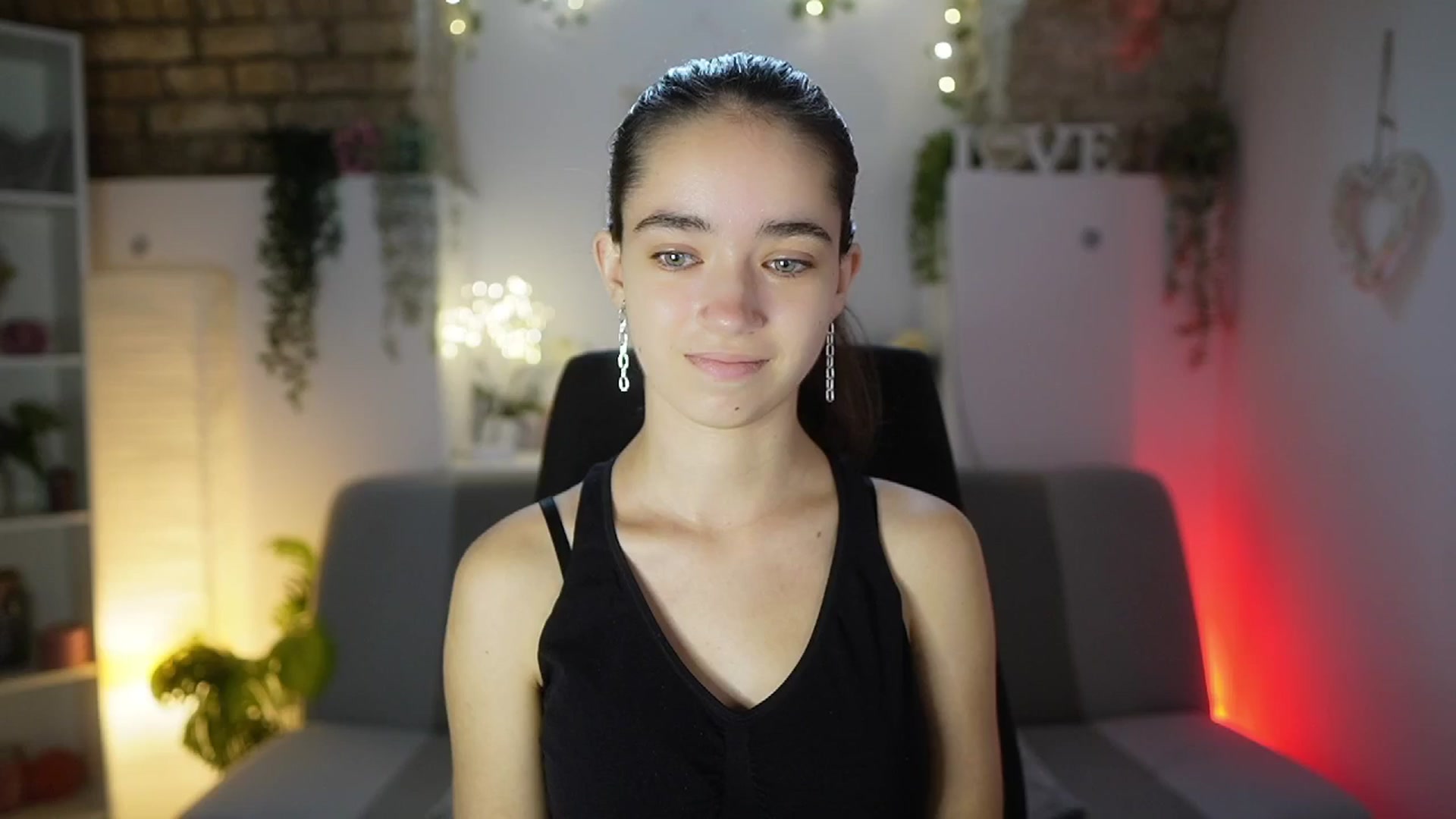 Gallery image thumbnail from Gia_Paige18's myfreecams stream on, 08/17/2025, 09:10 image 9 of 20