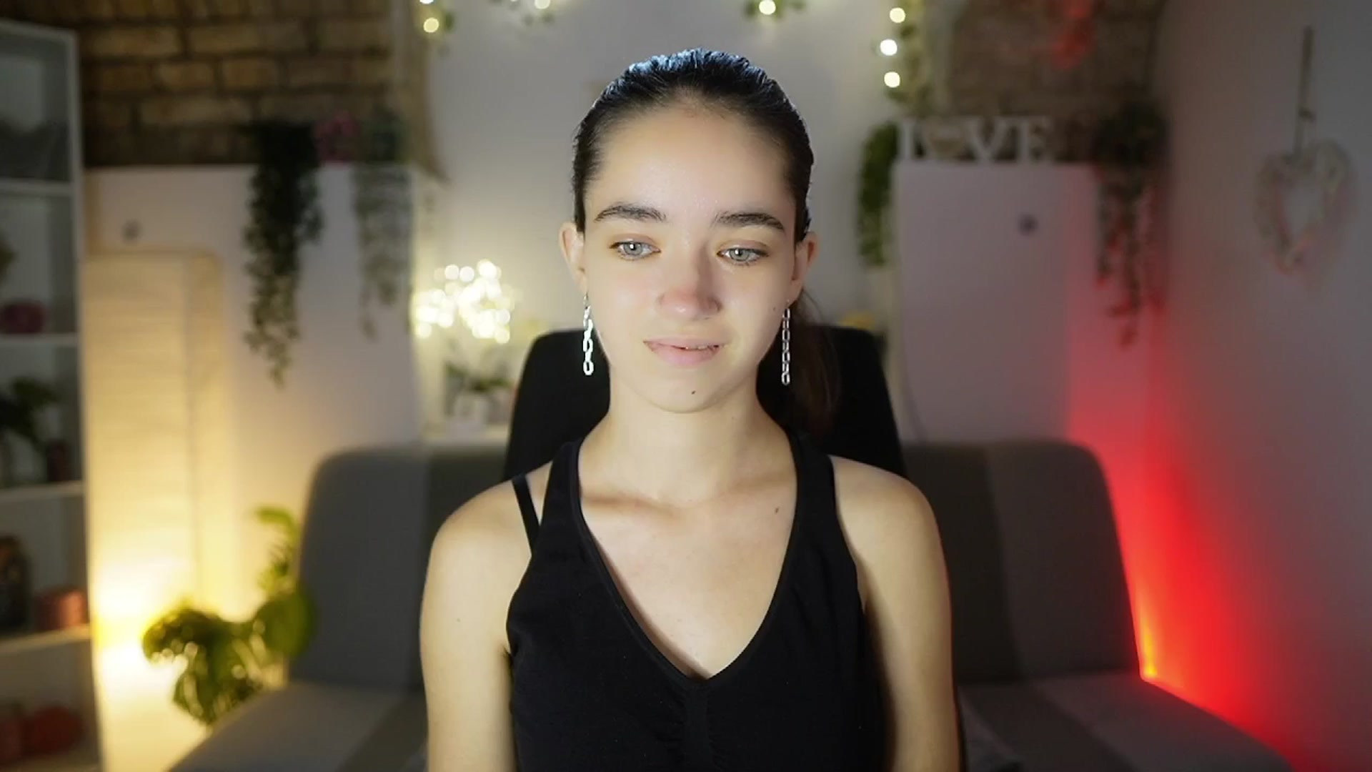 Gallery image thumbnail from Gia_Paige18's myfreecams stream on, 08/17/2025, 09:10 image 1 of 20