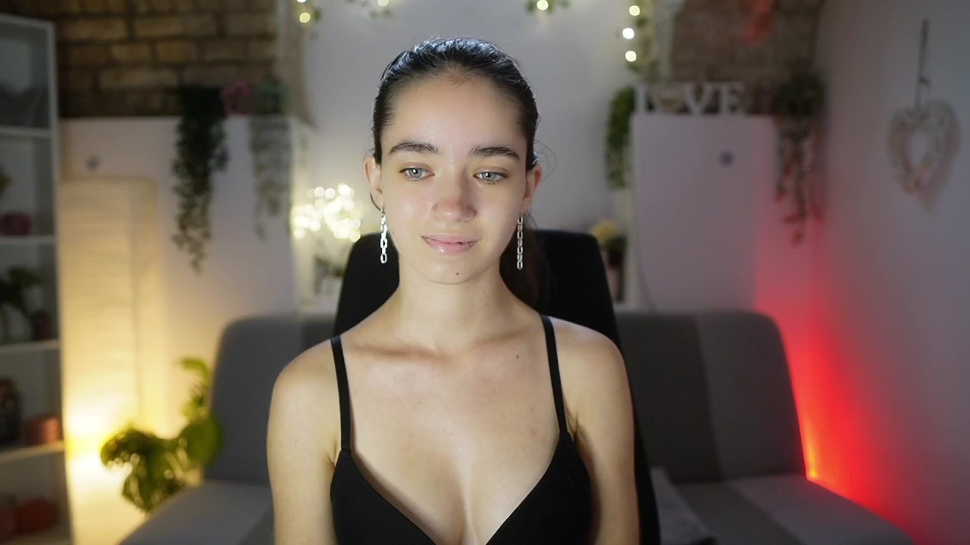 Gallery image thumbnail from Gia_Paige18's myfreecams stream on, 08/17/2025, 10:39 image 16 of 20
