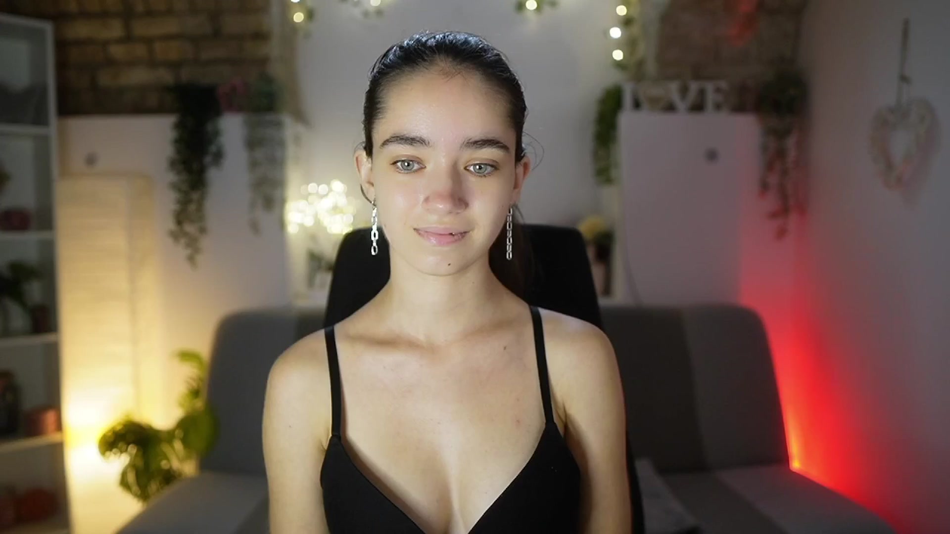 Gallery image thumbnail from Gia_Paige18's myfreecams stream on, 08/17/2025, 10:39 image 6 of 20