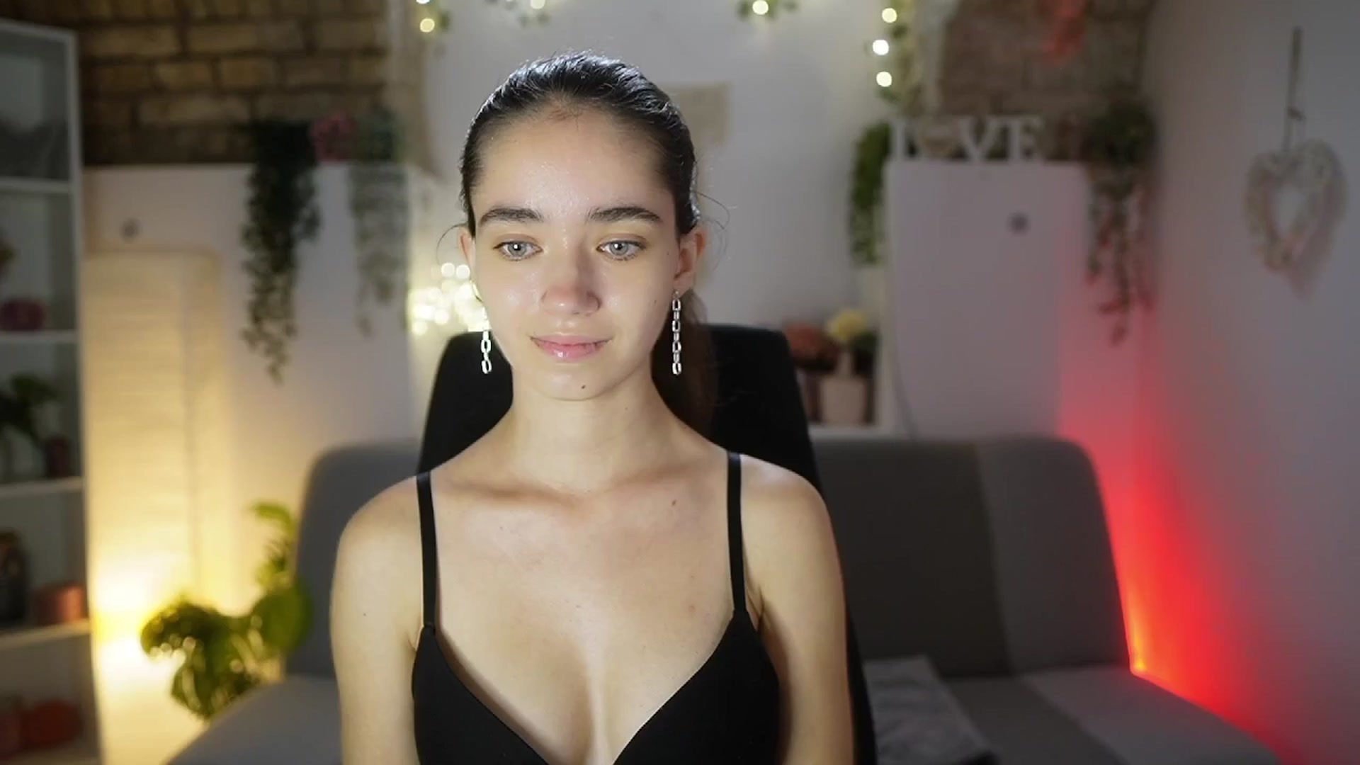 Gallery image thumbnail from Gia_Paige18's myfreecams stream on, 08/17/2025, 12:59 image 18 of 20
