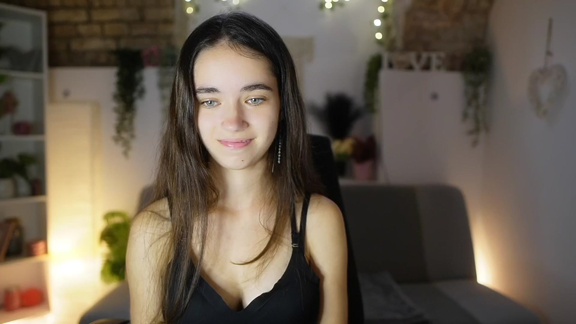 Gallery image thumbnail from Gia_Paige18's myfreecams stream on, 09/03/2025, 10:05 image 17 of 20