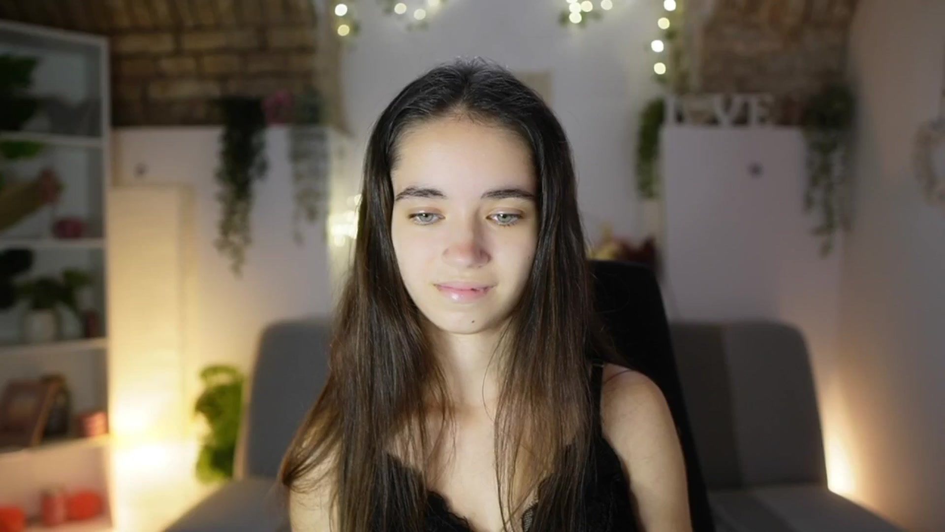 Gallery image thumbnail from Gia_Paige18's myfreecams stream on, 09/04/2025, 12:03 image 12 of 20