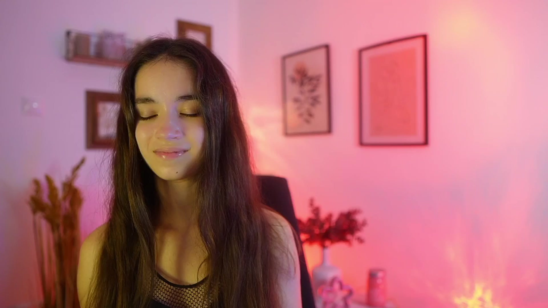 Gallery image thumbnail from Gia_Paige18's myfreecams stream on, 09/14/2025, 13:06 image 13 of 20