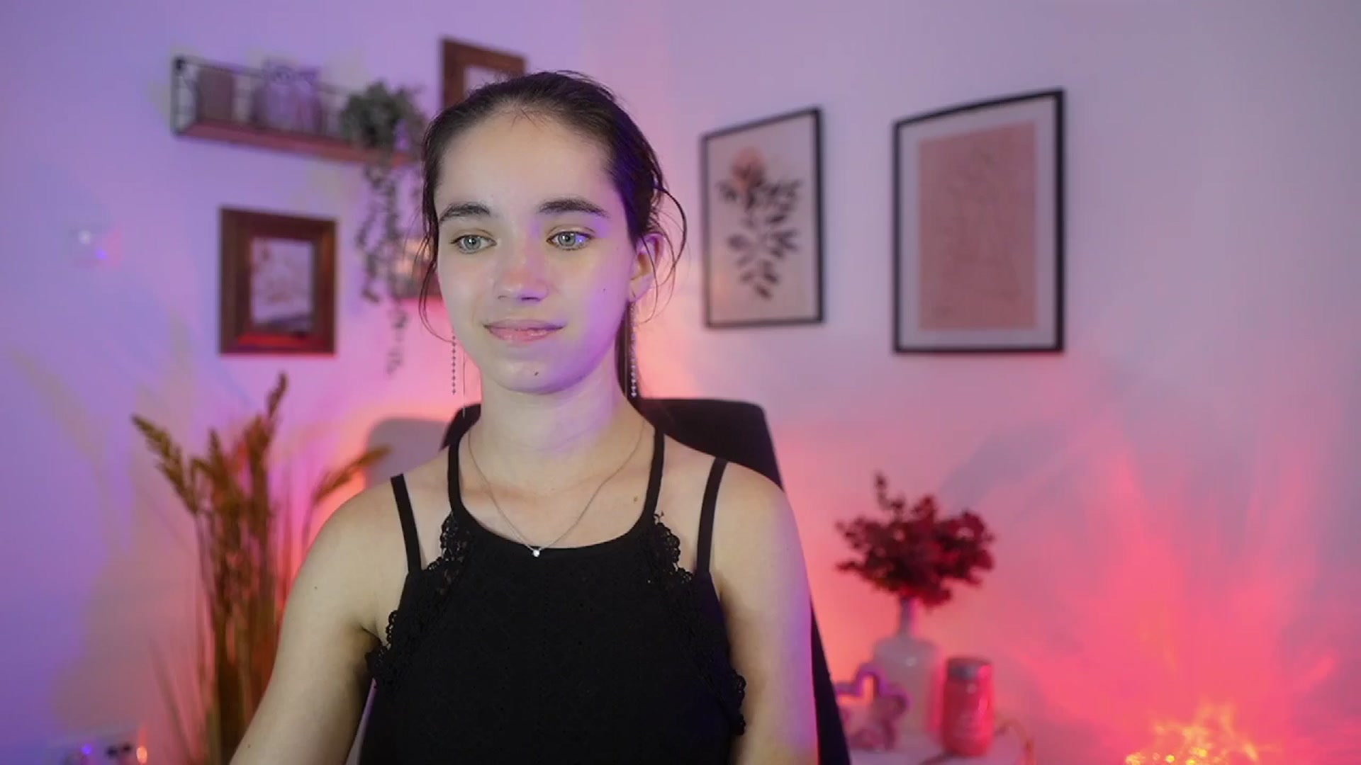 Gallery image thumbnail from Gia_Paige18's myfreecams stream on, 09/18/2025, 17:53 image 15 of 20