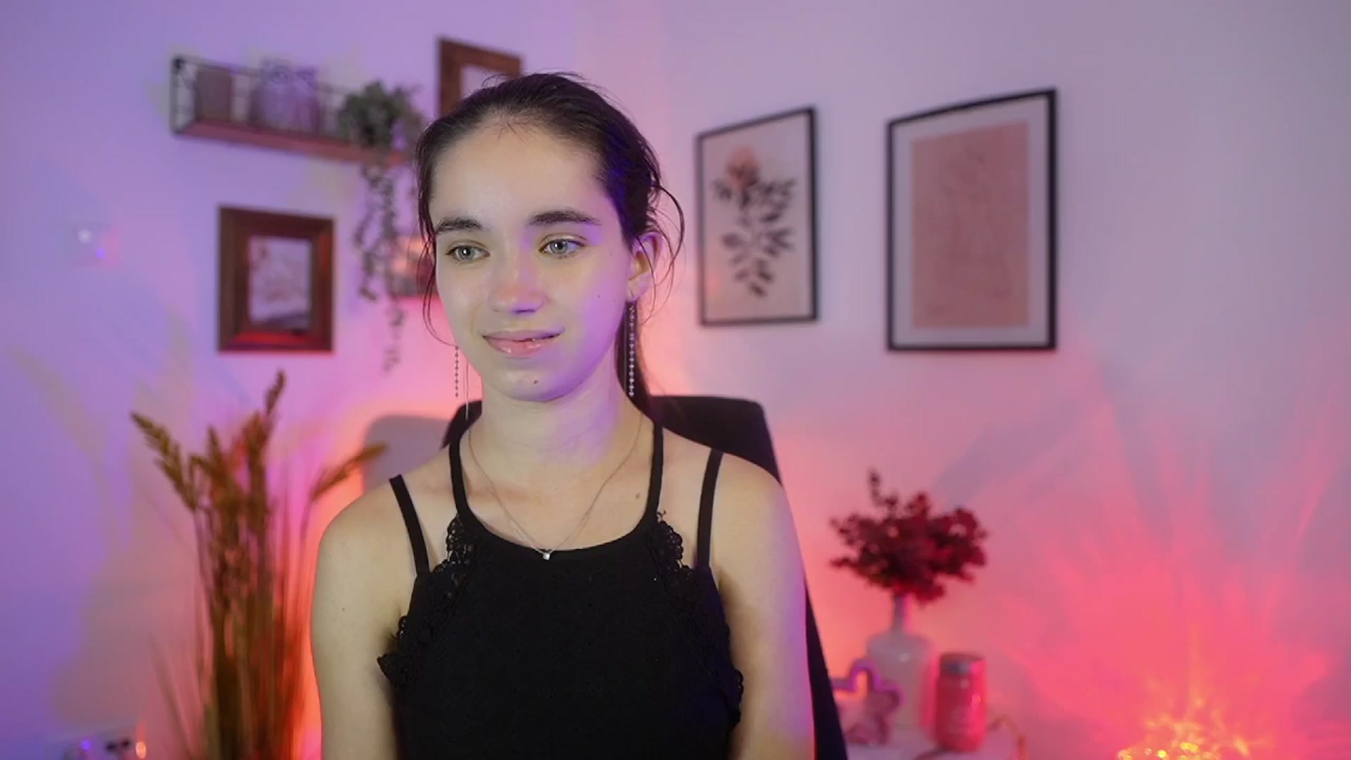 Gallery image thumbnail from Gia_Paige18's myfreecams stream on, 09/18/2025, 17:53 image 13 of 20