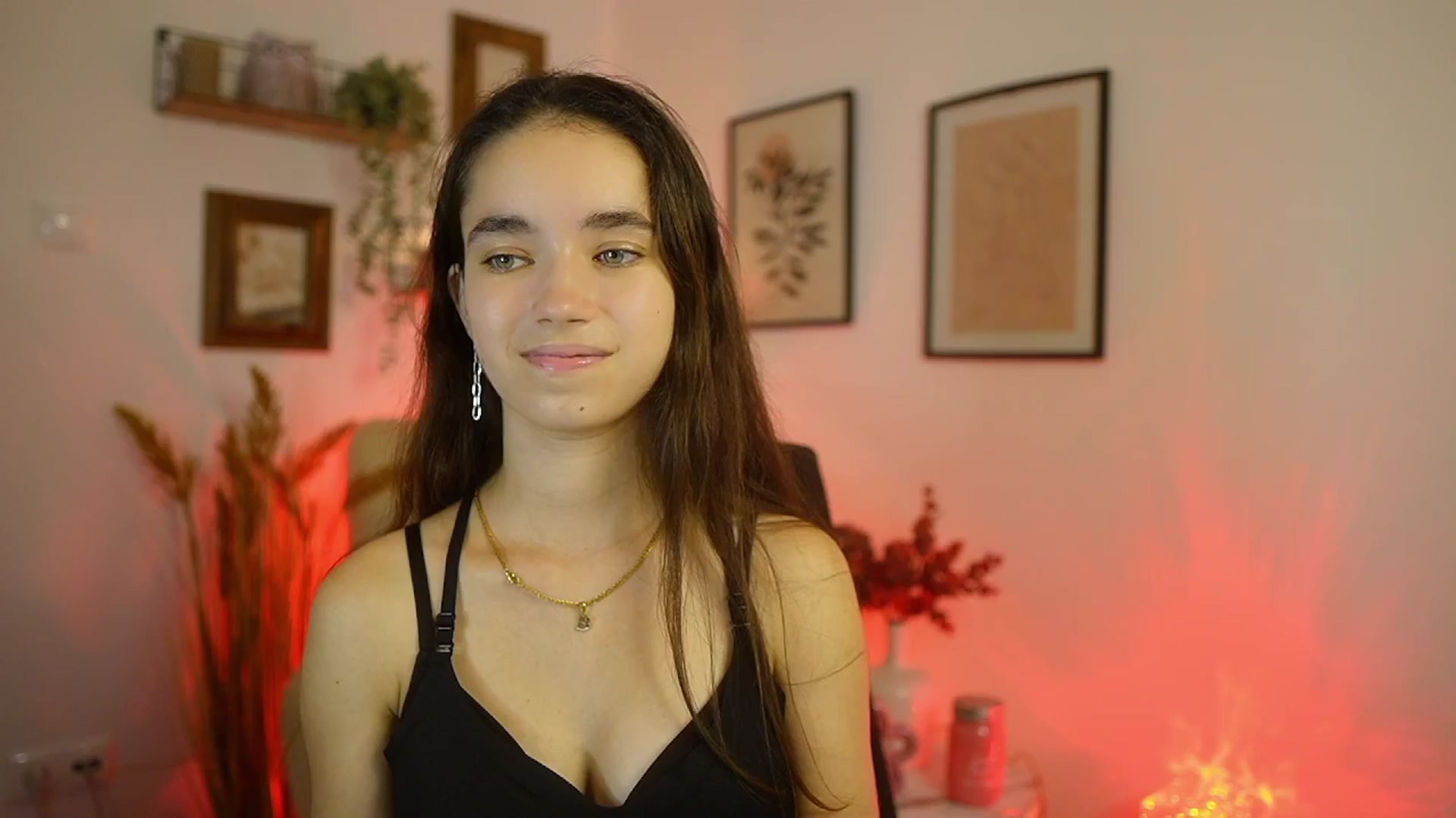 Gallery image thumbnail from Gia_Paige18's myfreecams stream on, 09/28/2025, 13:06 image 9 of 20