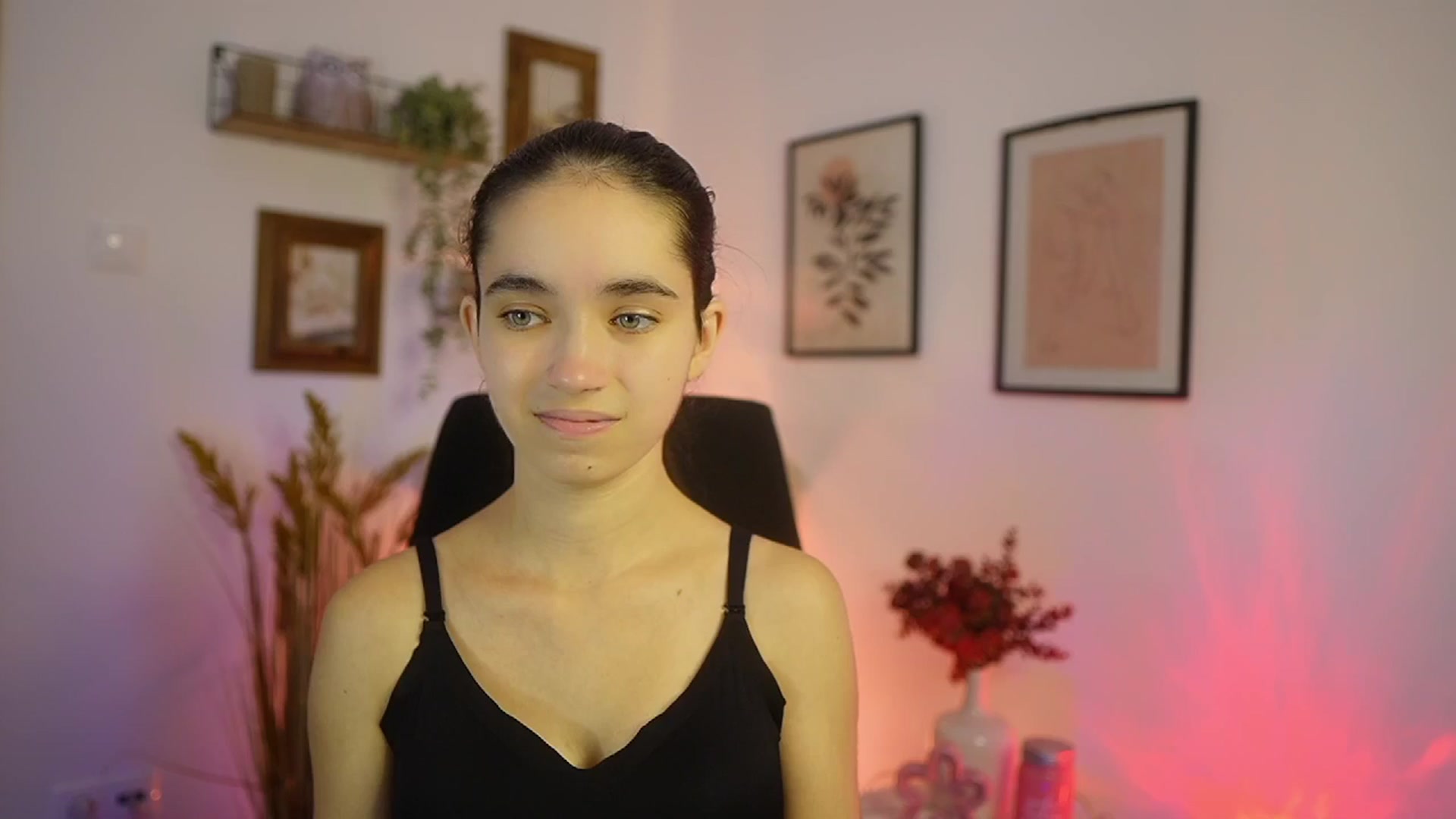 Gallery image thumbnail from Gia_Paige18's myfreecams stream on, 10/09/2025, 17:13 image 8 of 20
