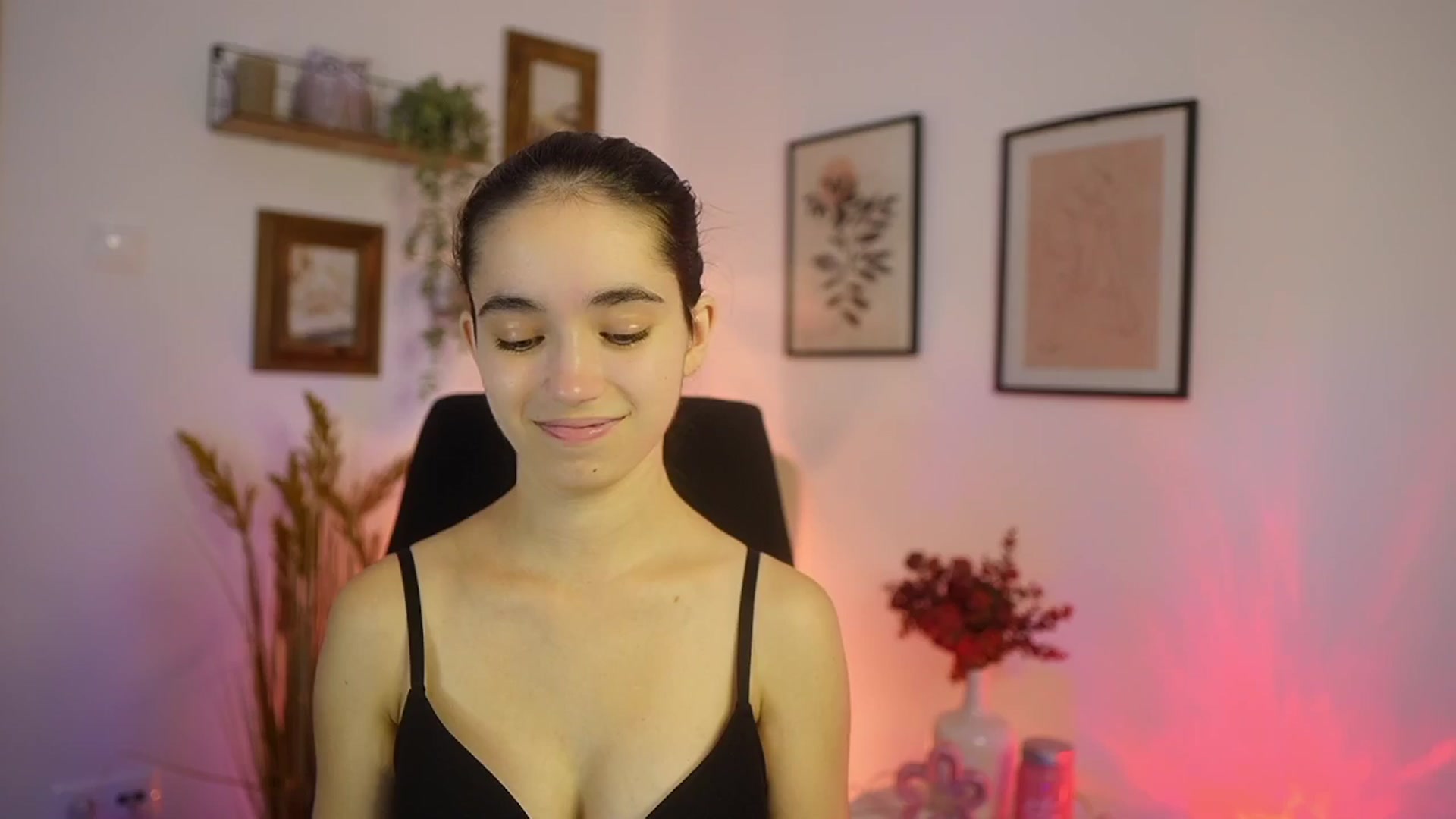 Gallery image thumbnail from Gia_Paige18's myfreecams stream on, 10/09/2025, 17:13 image 7 of 20