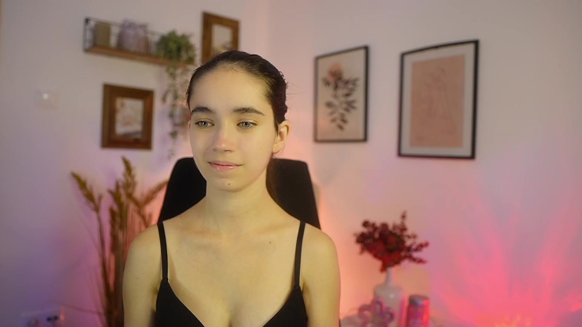 Gallery image thumbnail from Gia_Paige18's myfreecams stream on, 10/09/2025, 17:13 image 6 of 20