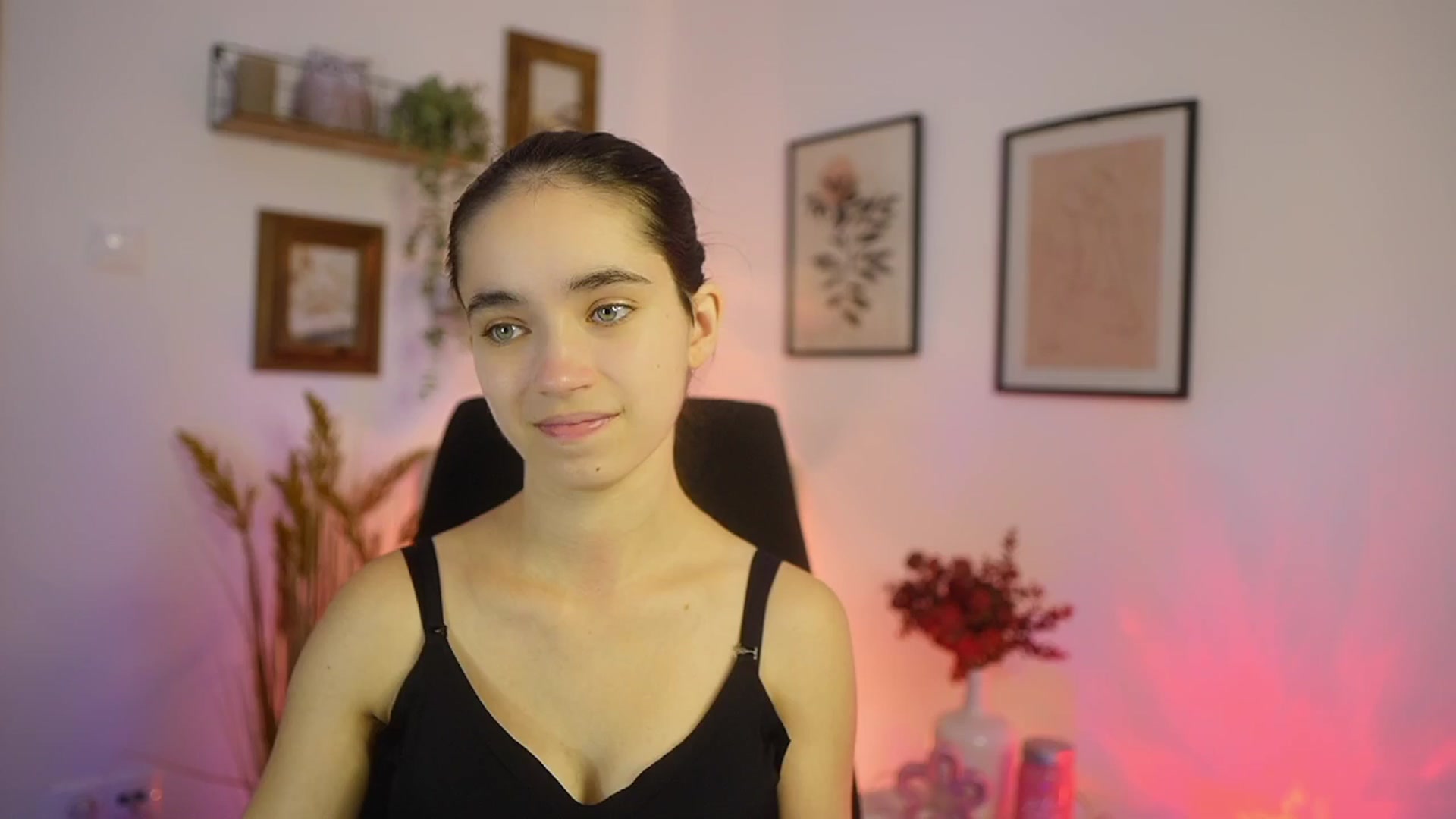 Gallery image thumbnail from Gia_Paige18's myfreecams stream on, 10/09/2025, 17:13 image 2 of 20