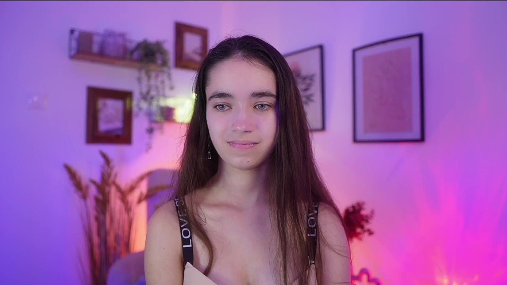Gallery image thumbnail from Gia_Paige18's myfreecams stream on, 10/30/2025, 18:43 image 3 of 20