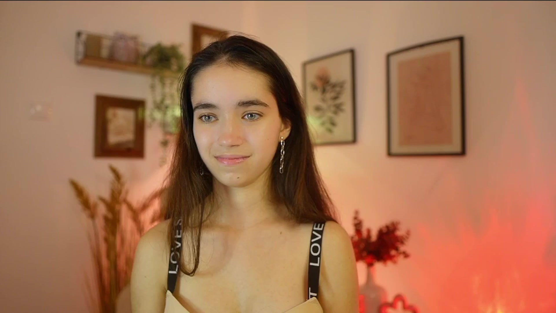 Gallery image thumbnail from Gia_Paige18's myfreecams stream on, 10/30/2025, 18:43 image 15 of 20