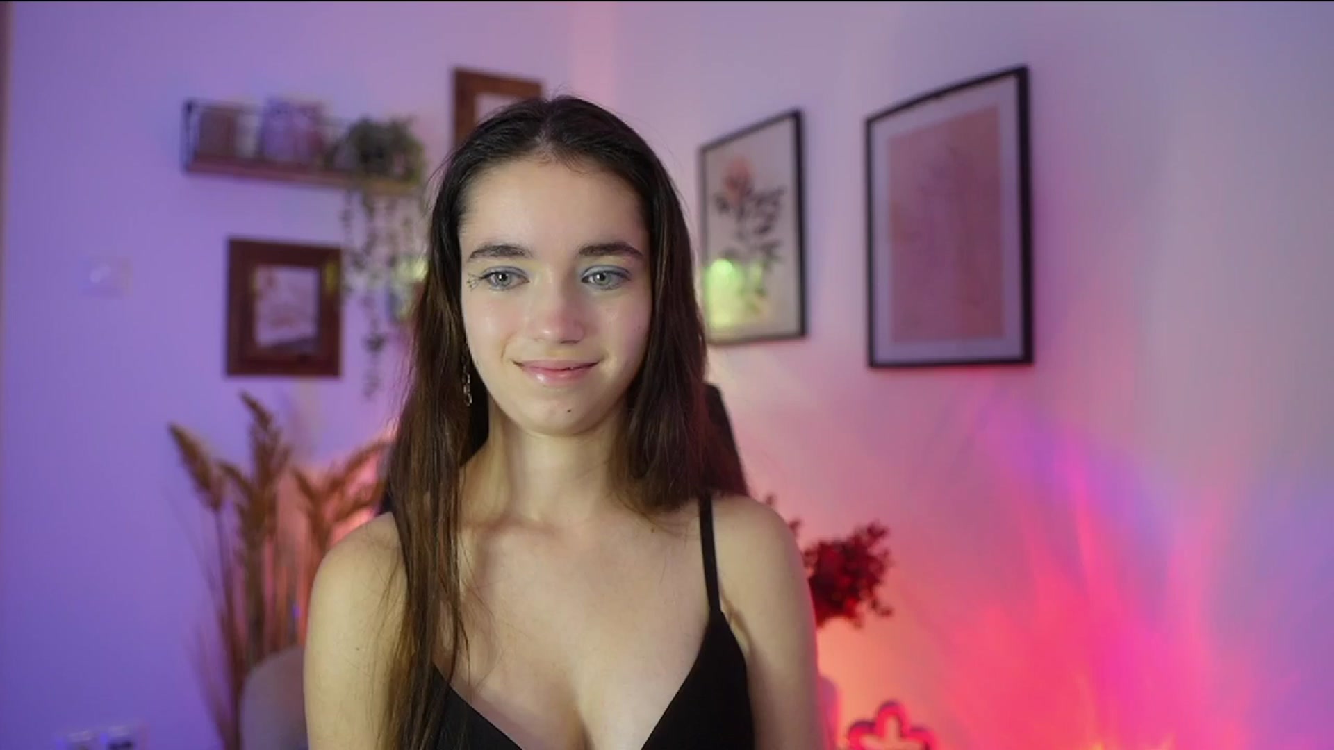 Gallery image thumbnail from Gia_Paige18's myfreecams stream on, 10/31/2025, 13:48 image 9 of 20