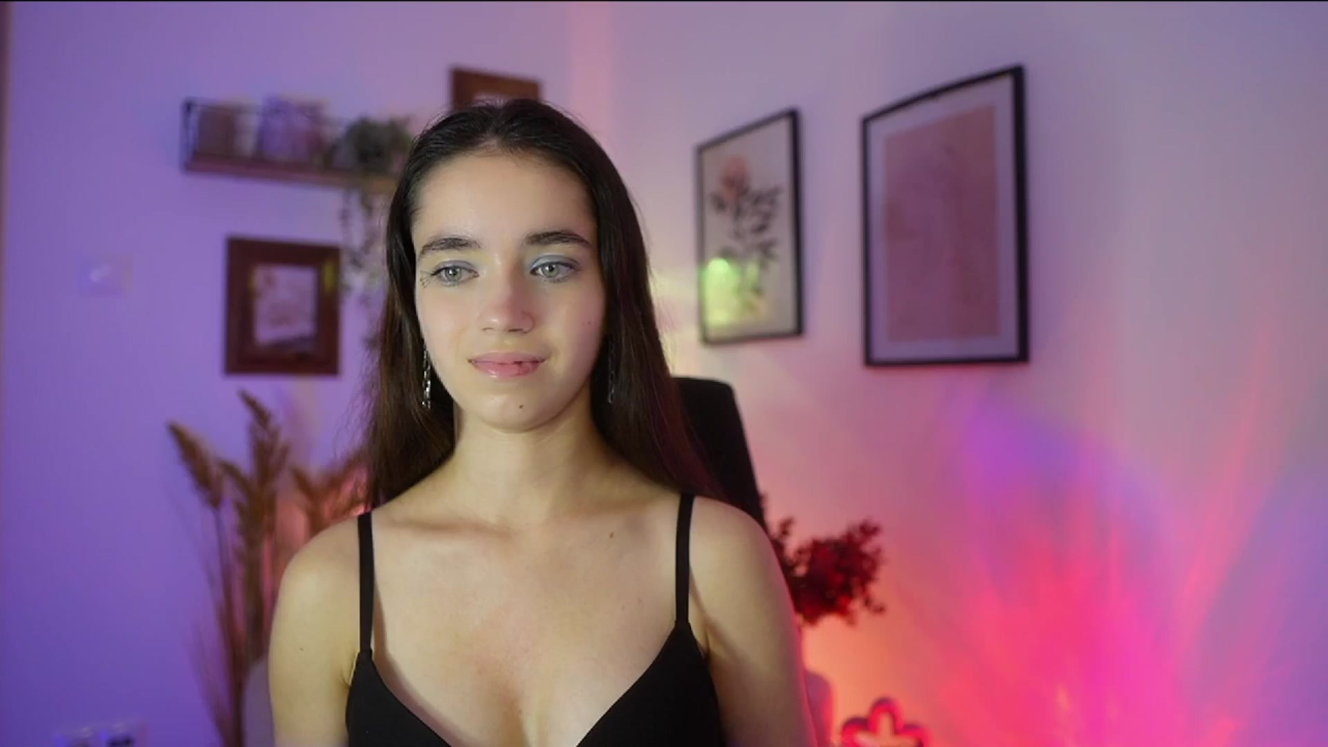 Gallery image thumbnail from Gia_Paige18's myfreecams stream on, 10/31/2025, 19:02 image 19 of 20
