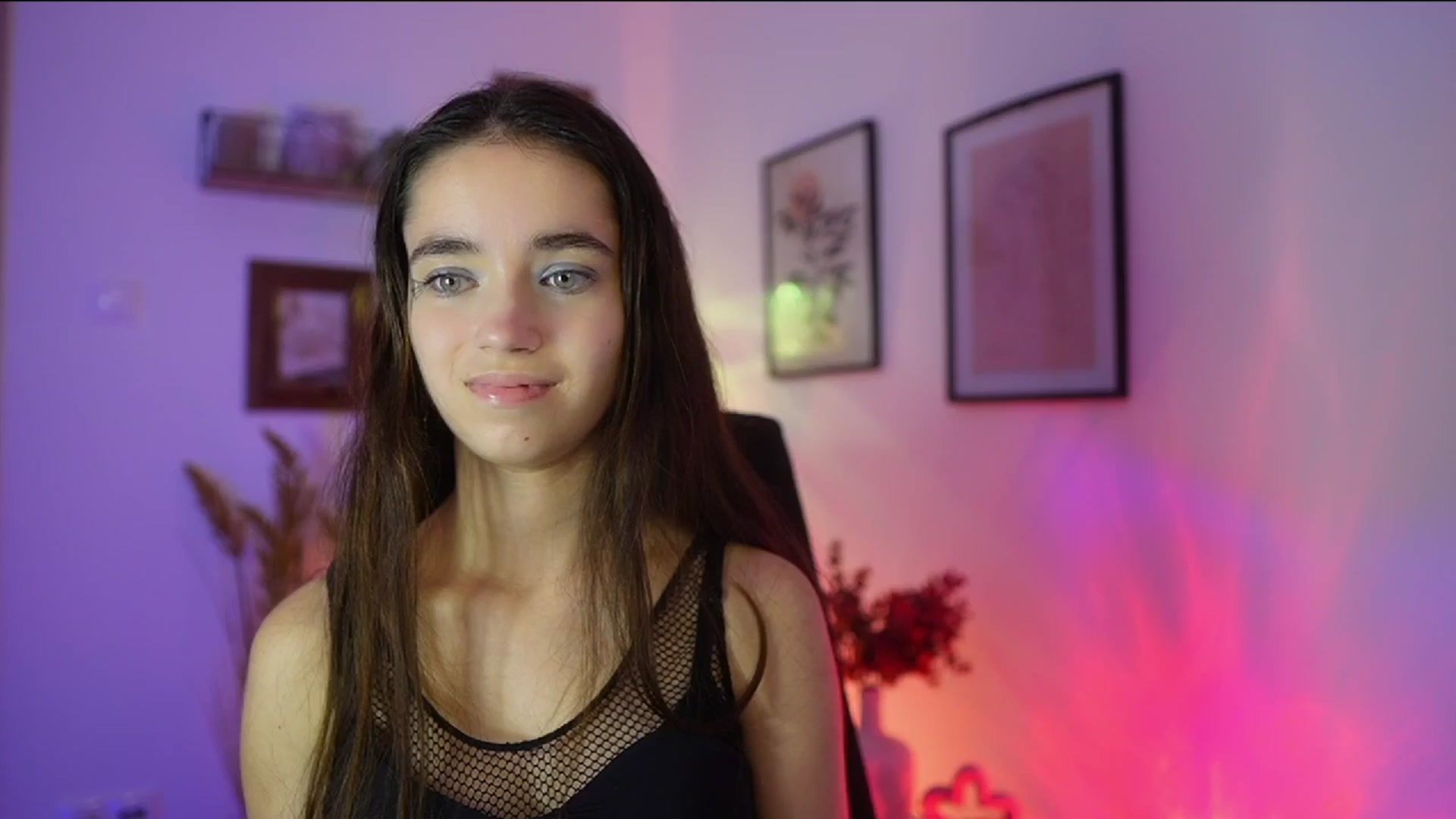 Gallery image thumbnail from Gia_Paige18's myfreecams stream on, 10/31/2025, 19:02 image 4 of 20