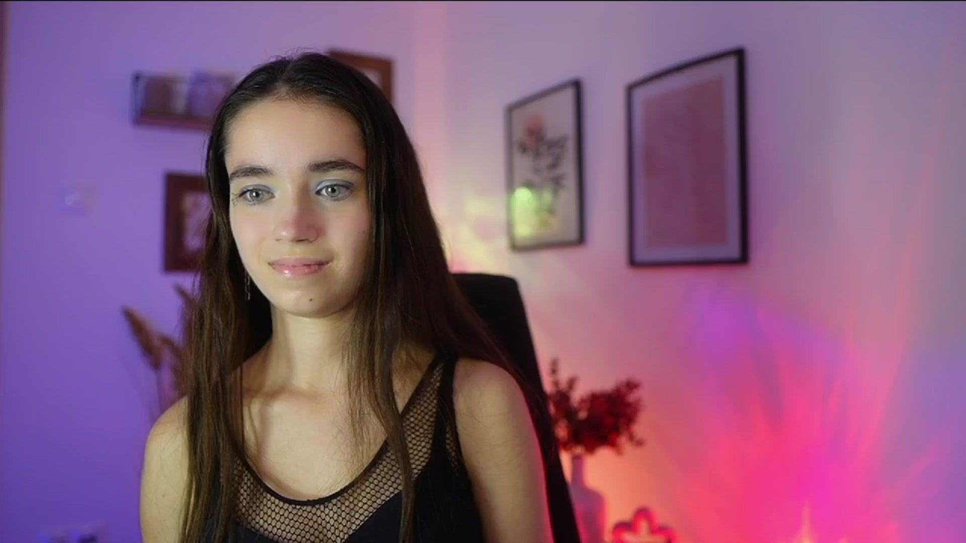Gallery image thumbnail from Gia_Paige18's myfreecams stream on, 10/31/2025, 19:02 image 6 of 20