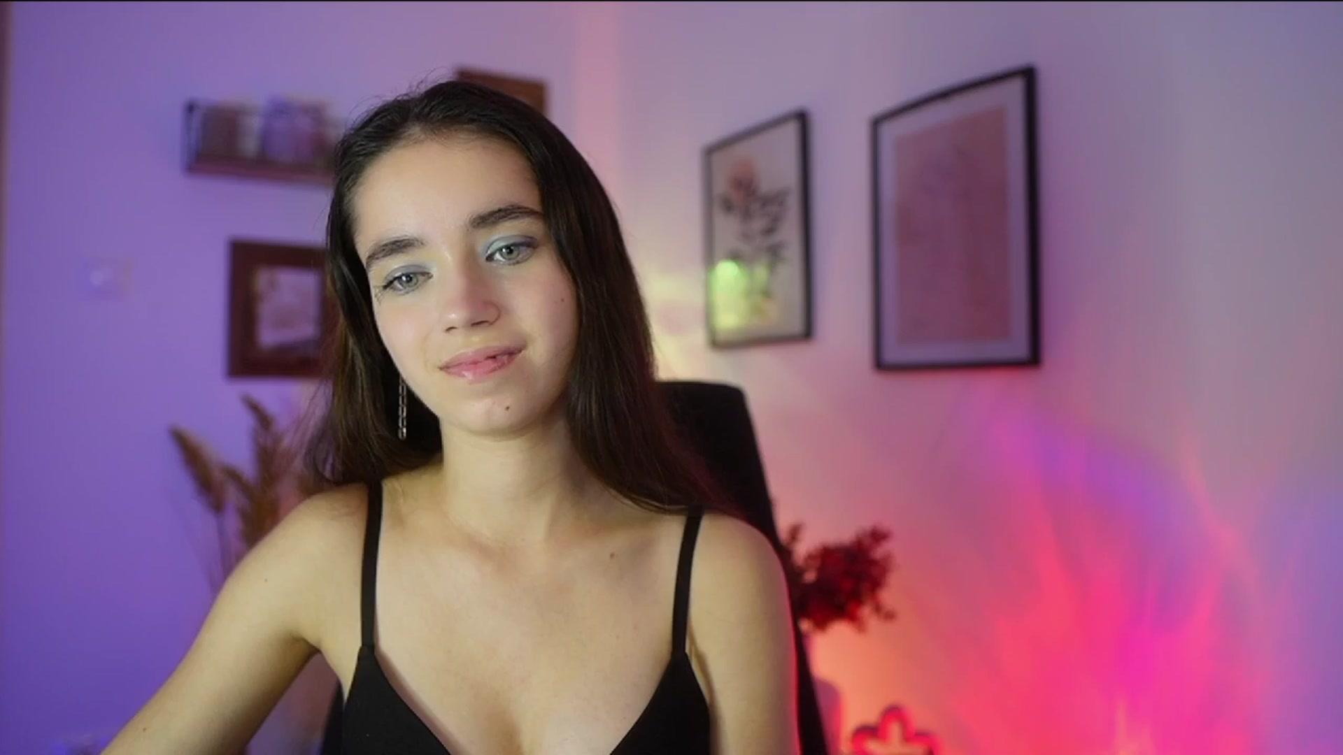Gallery image thumbnail from Gia_Paige18's myfreecams stream on, 10/31/2025, 19:02 image 20 of 20