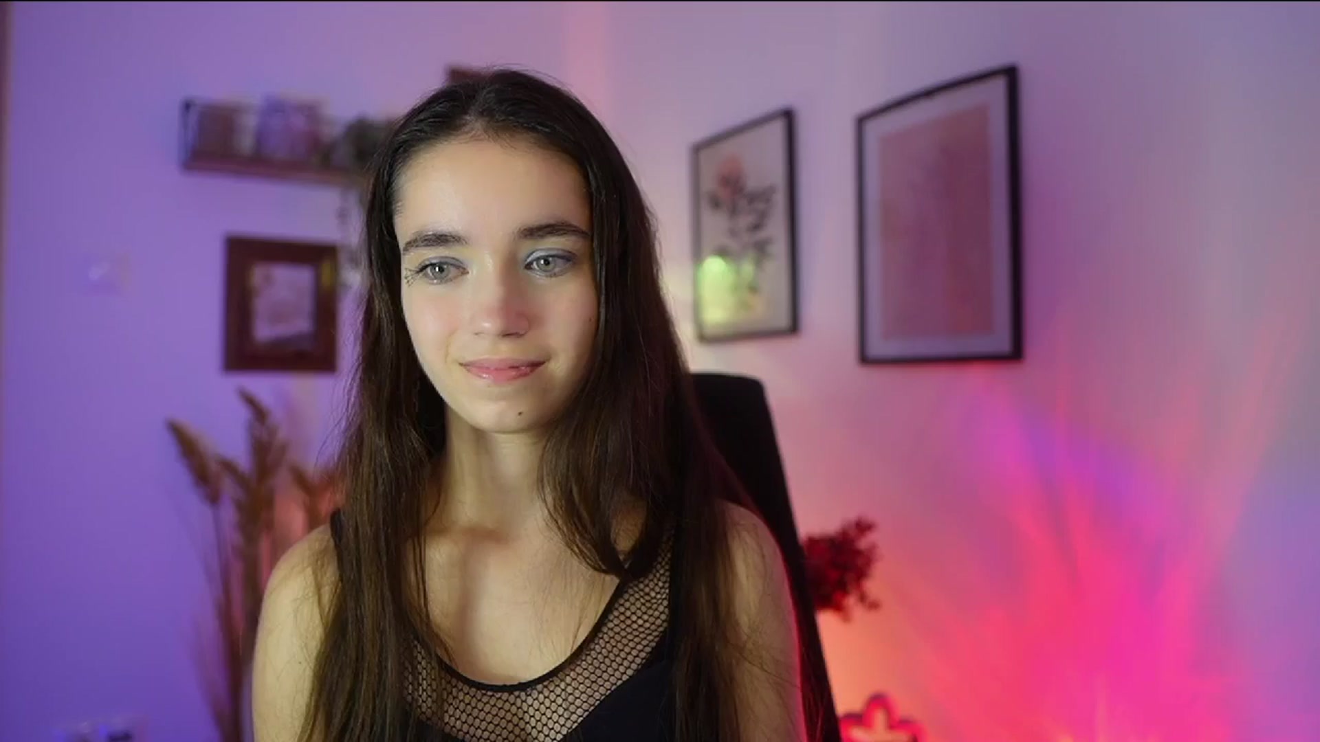 Gallery image thumbnail from Gia_Paige18's myfreecams stream on, 10/31/2025, 19:02 image 7 of 20