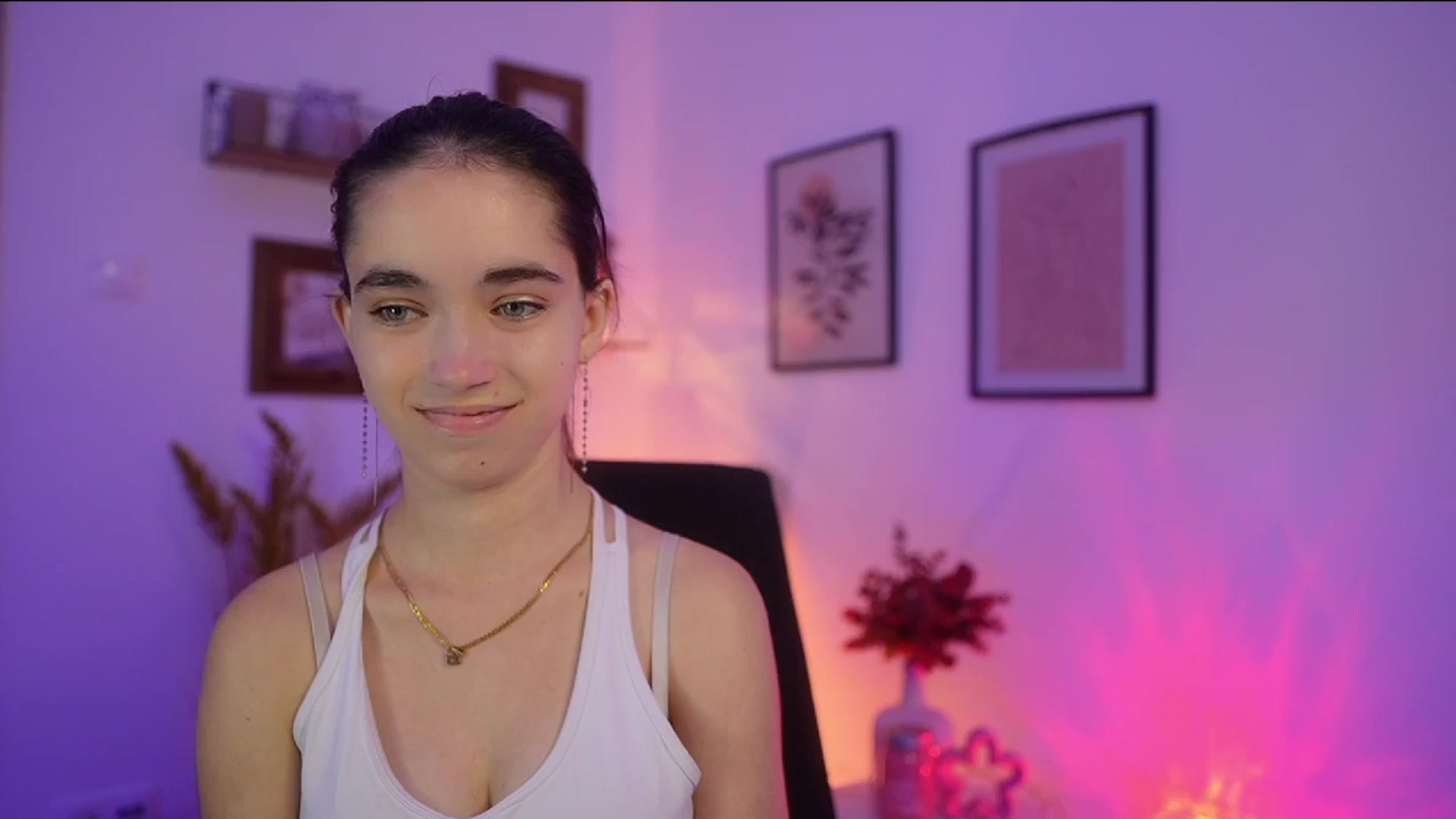Gallery image thumbnail from Gia_Paige18's myfreecams stream on, 11/04/2025, 15:25 image 3 of 20