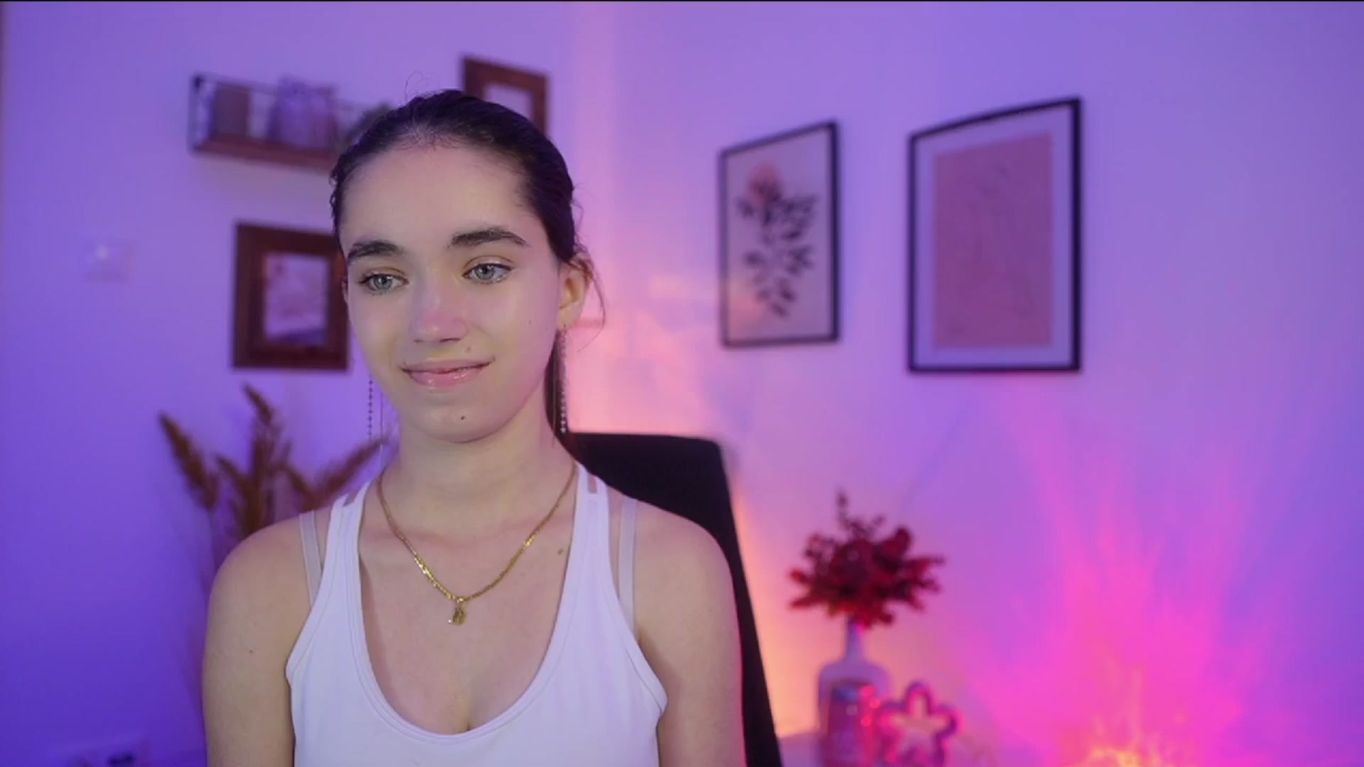 Gallery image thumbnail from Gia_Paige18's myfreecams stream on, 11/04/2025, 16:10 image 9 of 20