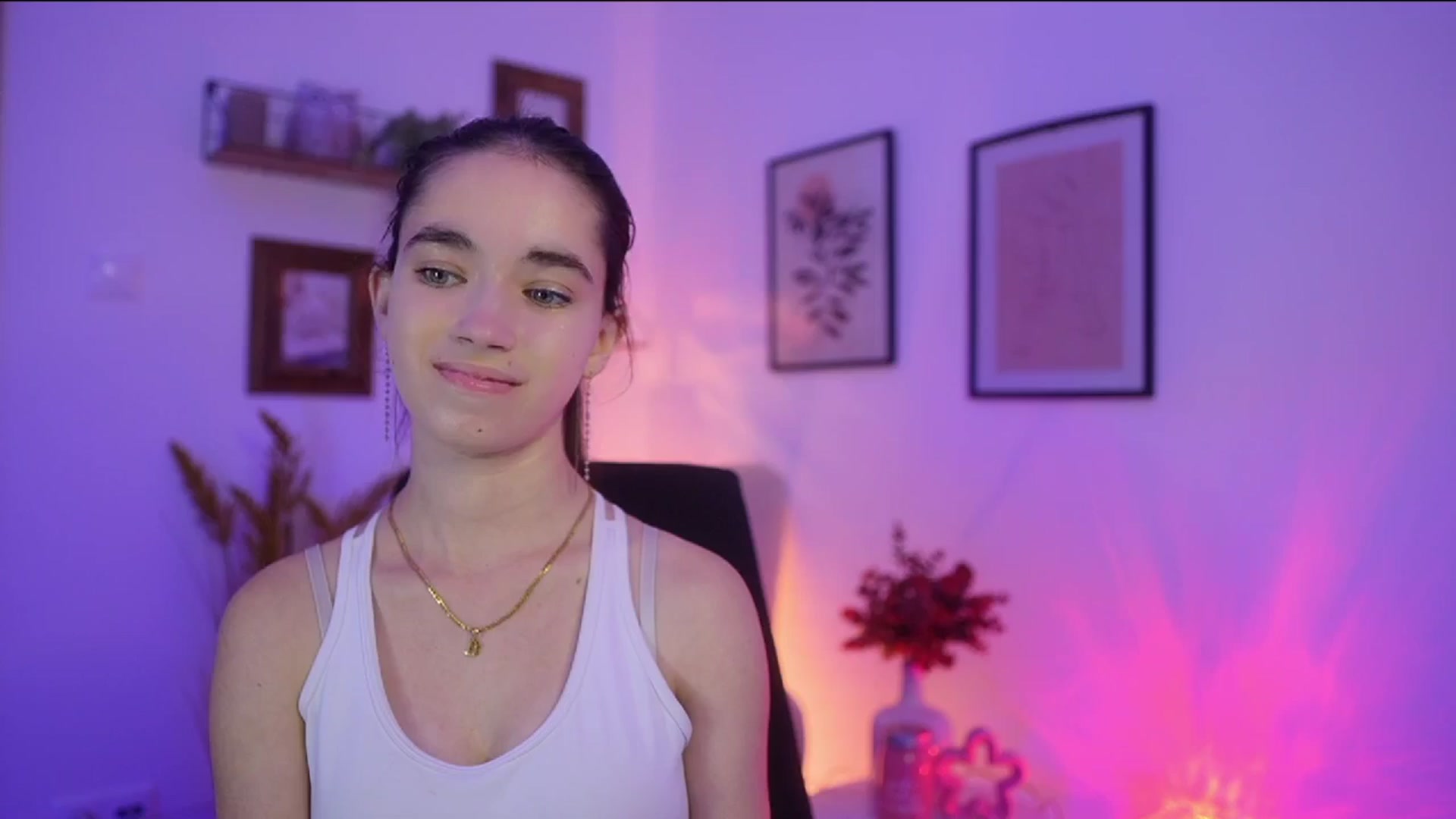 Gallery image thumbnail from Gia_Paige18's myfreecams stream on, 11/04/2025, 16:10 image 15 of 20